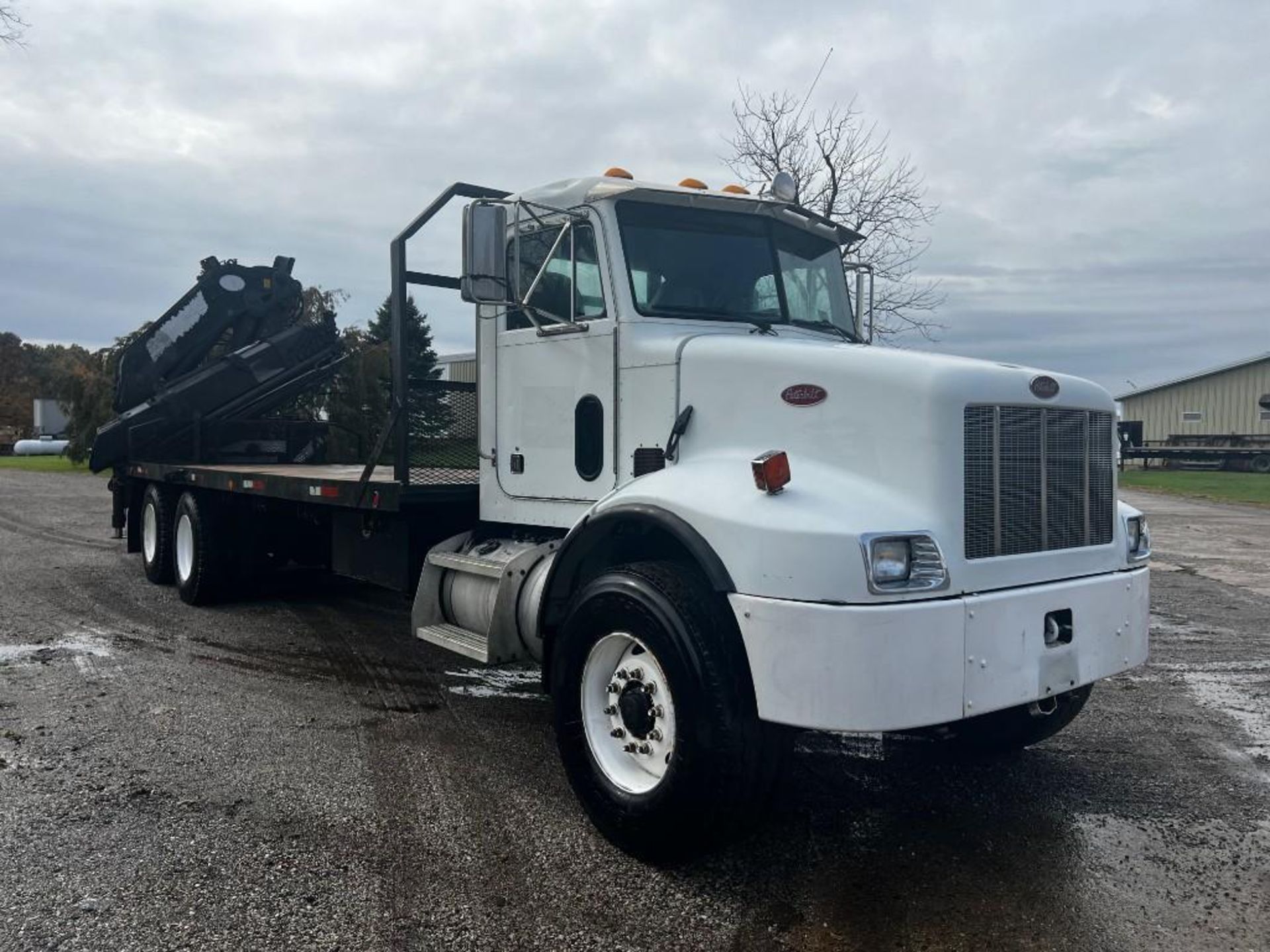 2004 PM 34 knuckle boom mounted on 2004 Peterbilt 330 truck, 8x6, engine: Cummins, transmission: - Image 2 of 53