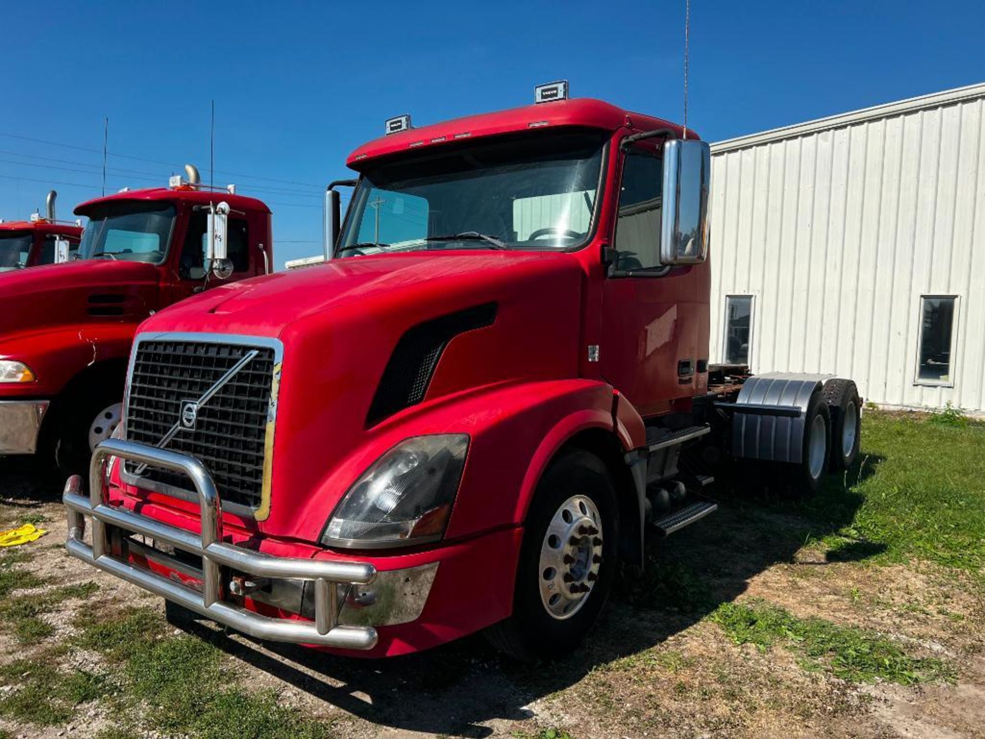 2009 Volvo D13 Tractor/Truck, miles showing 95,814, Easton Fuller 10 Speed Transmission, 435 HP - Image 2 of 31