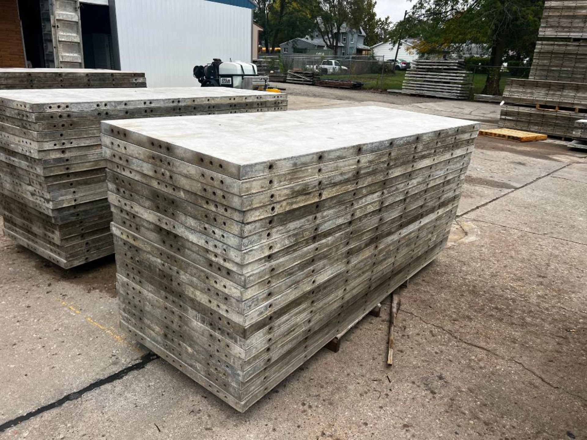 (20) 3' x 8' Wall-Ties aluminum concrete forms, smooth, 6-12 hole pattern. Located in Mt.