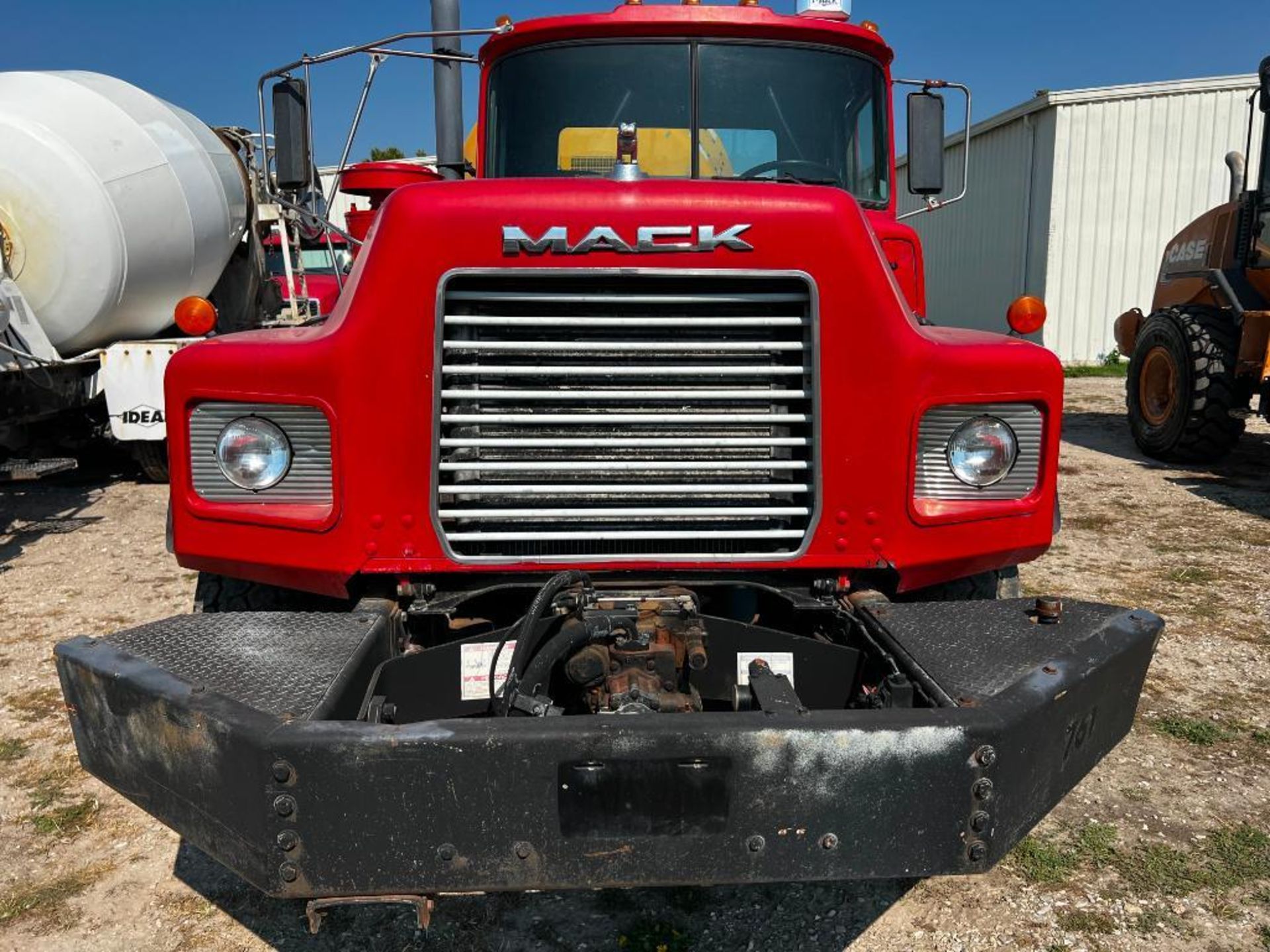 2000 Mack DM690S Concrete Mixer Truck, miles showing: 22,108, hours showing: 1,679, Maxitorque T2070 - Image 26 of 36