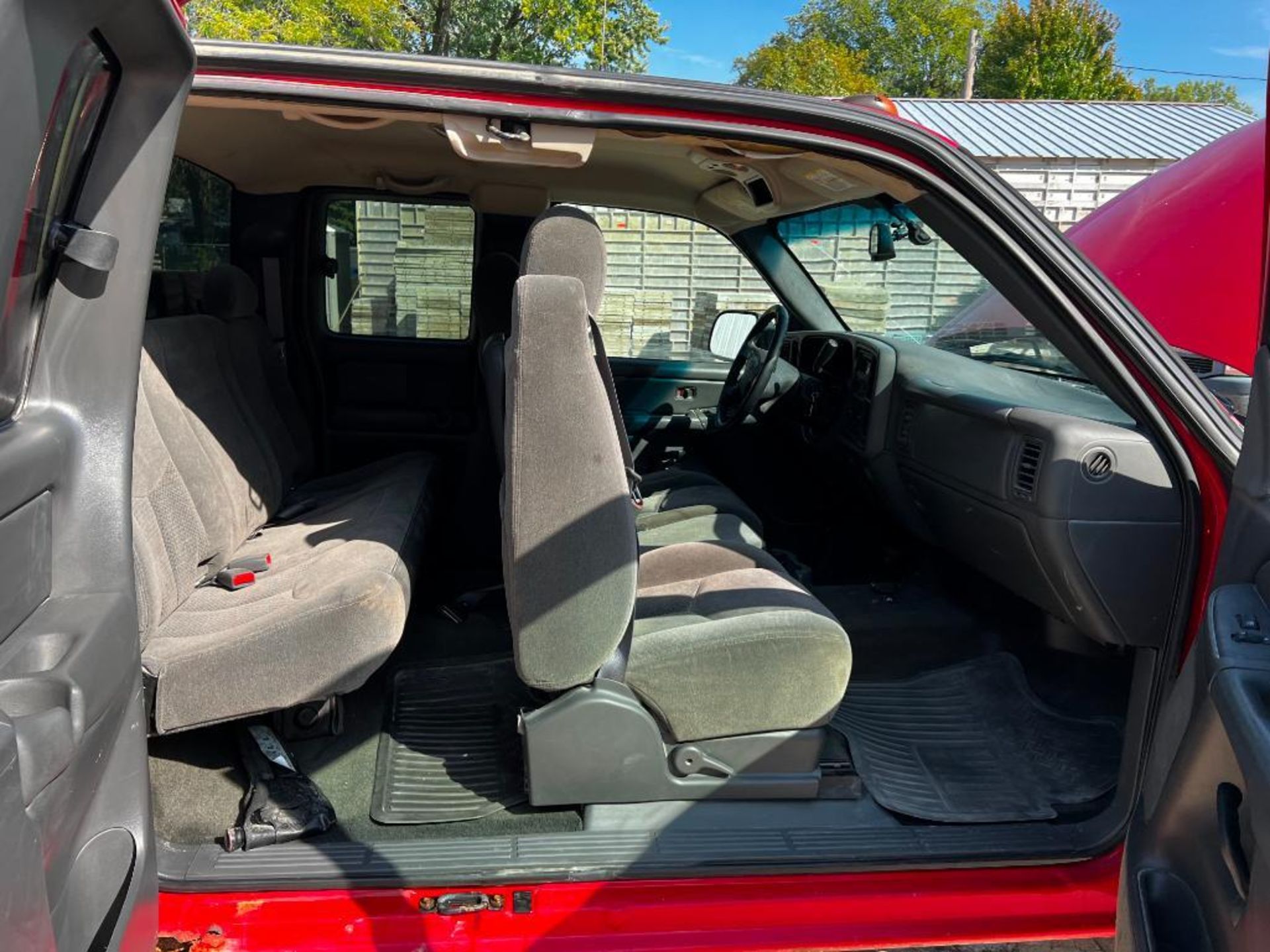 2005 Chevy 2500 HD Truck with Knapheide service box, extended cab, miles showing: 164k, Allison - Image 22 of 25