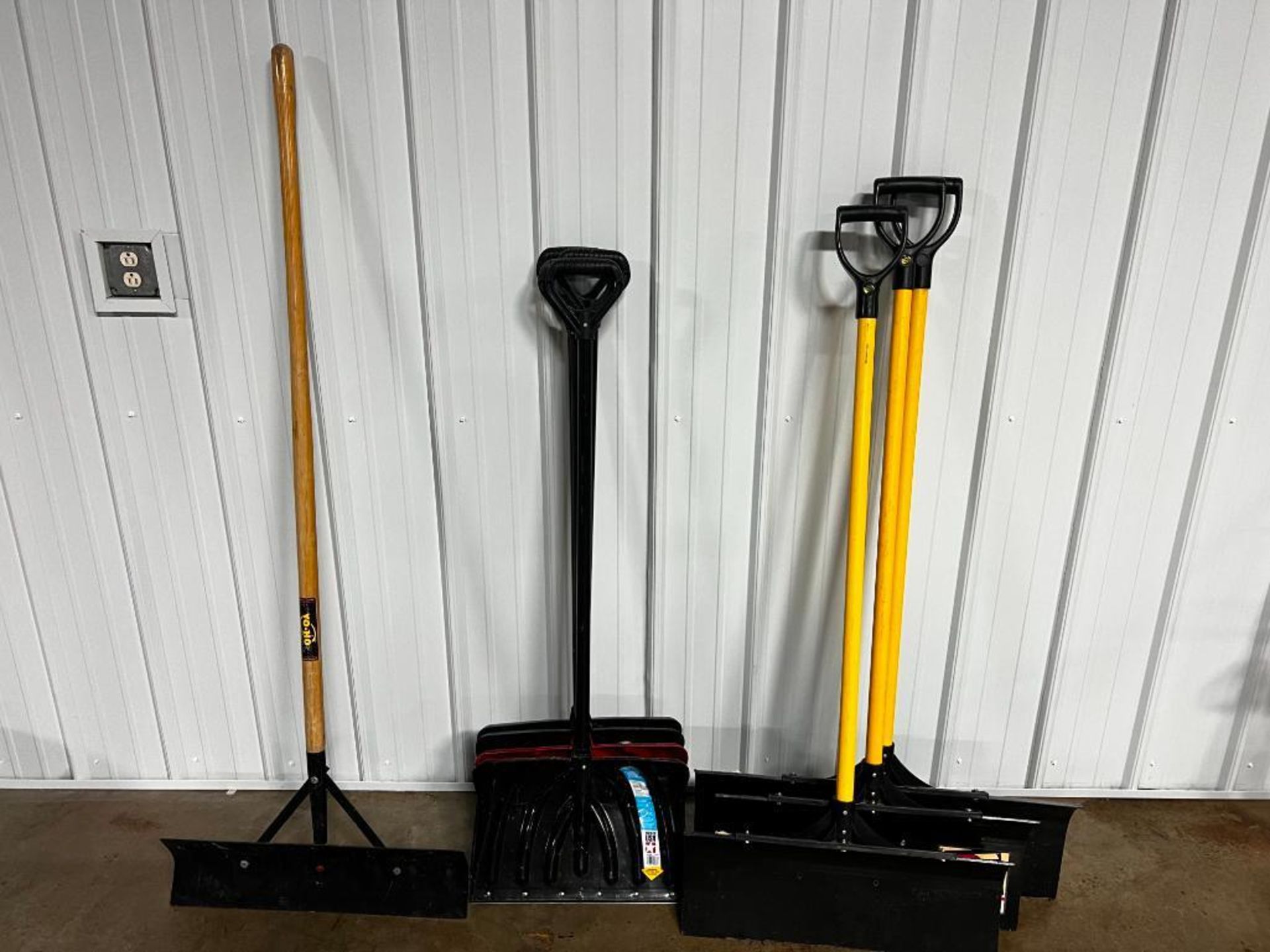 (8) NEW Snow Shovels. Located in Mt. Pleasant, IA