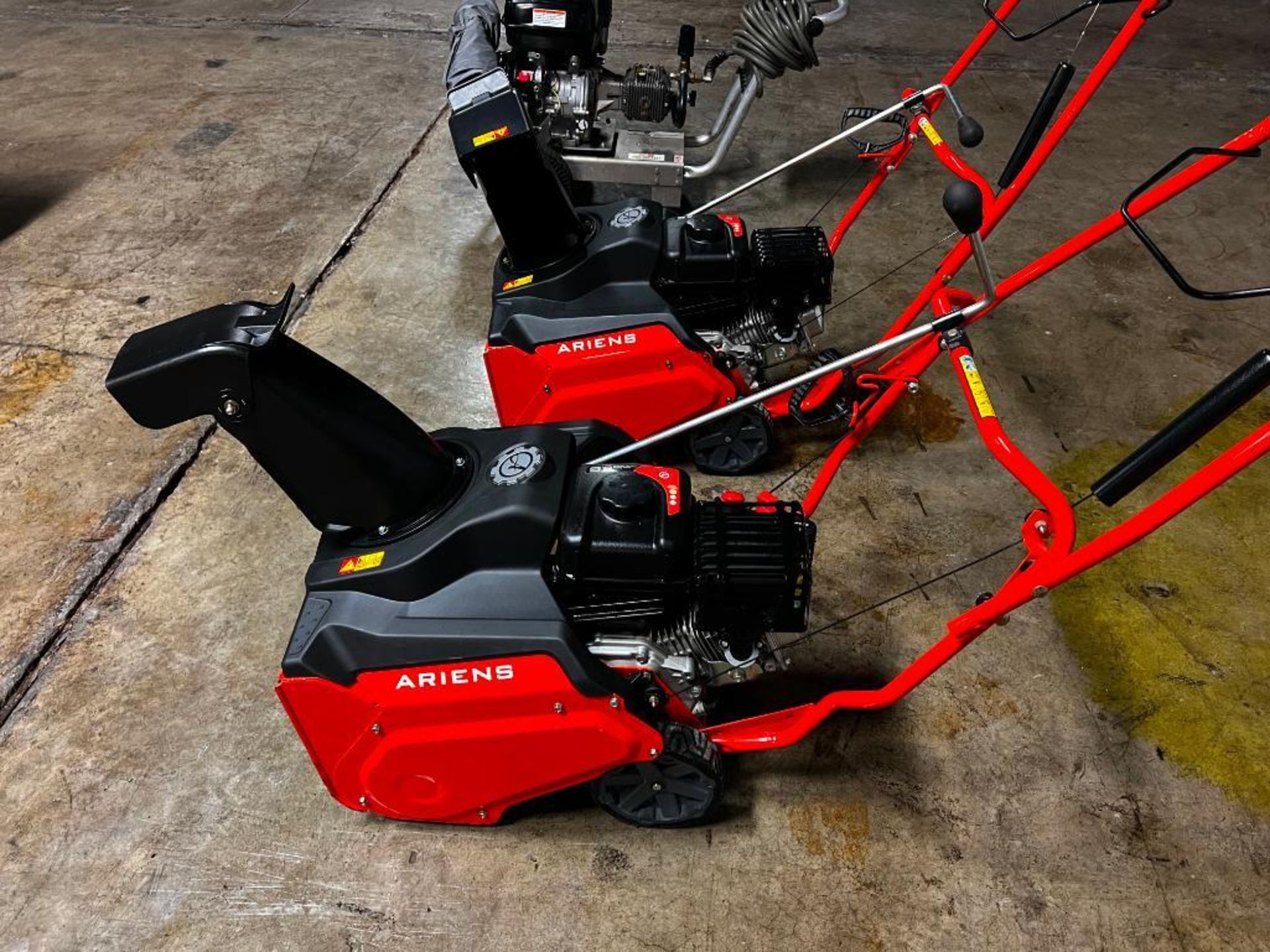 Ariens Performance 21 Single Stage Snow Blower, AX208CC Engine, 5.8 hours, 9.5 #'s Torque. Located - Image 2 of 3