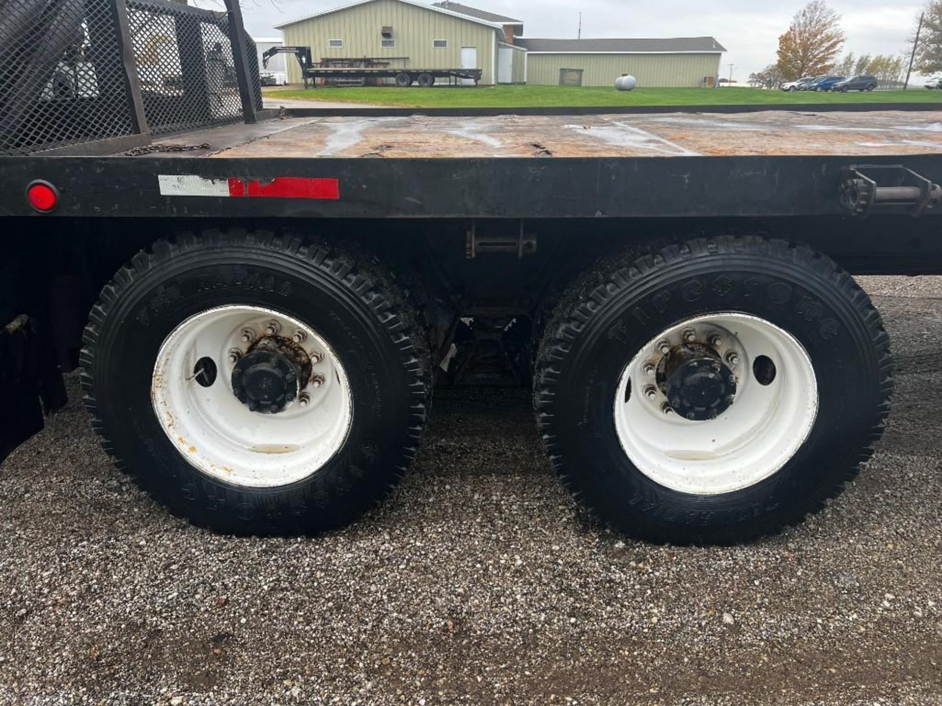 2004 PM 34 knuckle boom mounted on 2004 Peterbilt 330 truck, 8x6, engine: Cummins, transmission: - Image 21 of 53