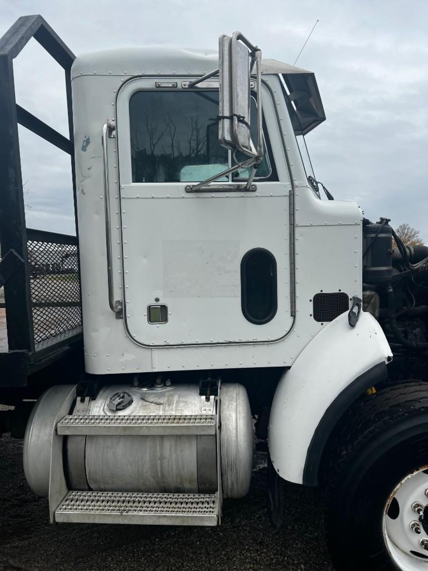 2004 PM 34 knuckle boom mounted on 2004 Peterbilt 330 truck, 8x6, engine: Cummins, transmission: - Image 37 of 53