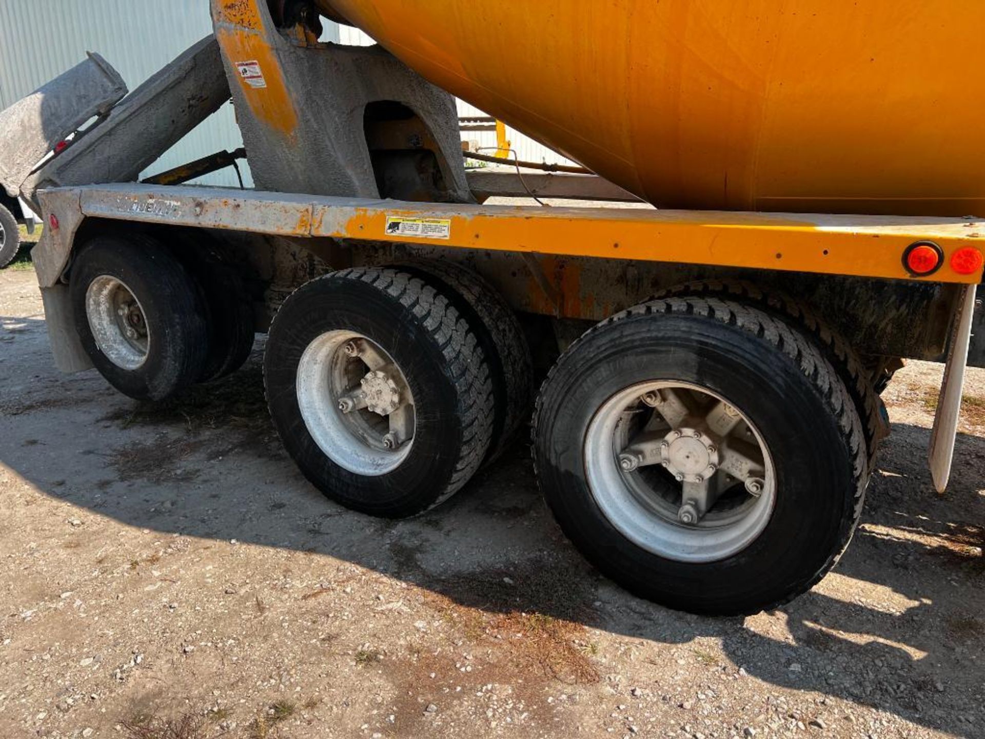 2000 Mack DM690S Concrete Mixer Truck, miles showing: 22,108, hours showing: 1,679, Maxitorque T2070 - Image 16 of 36