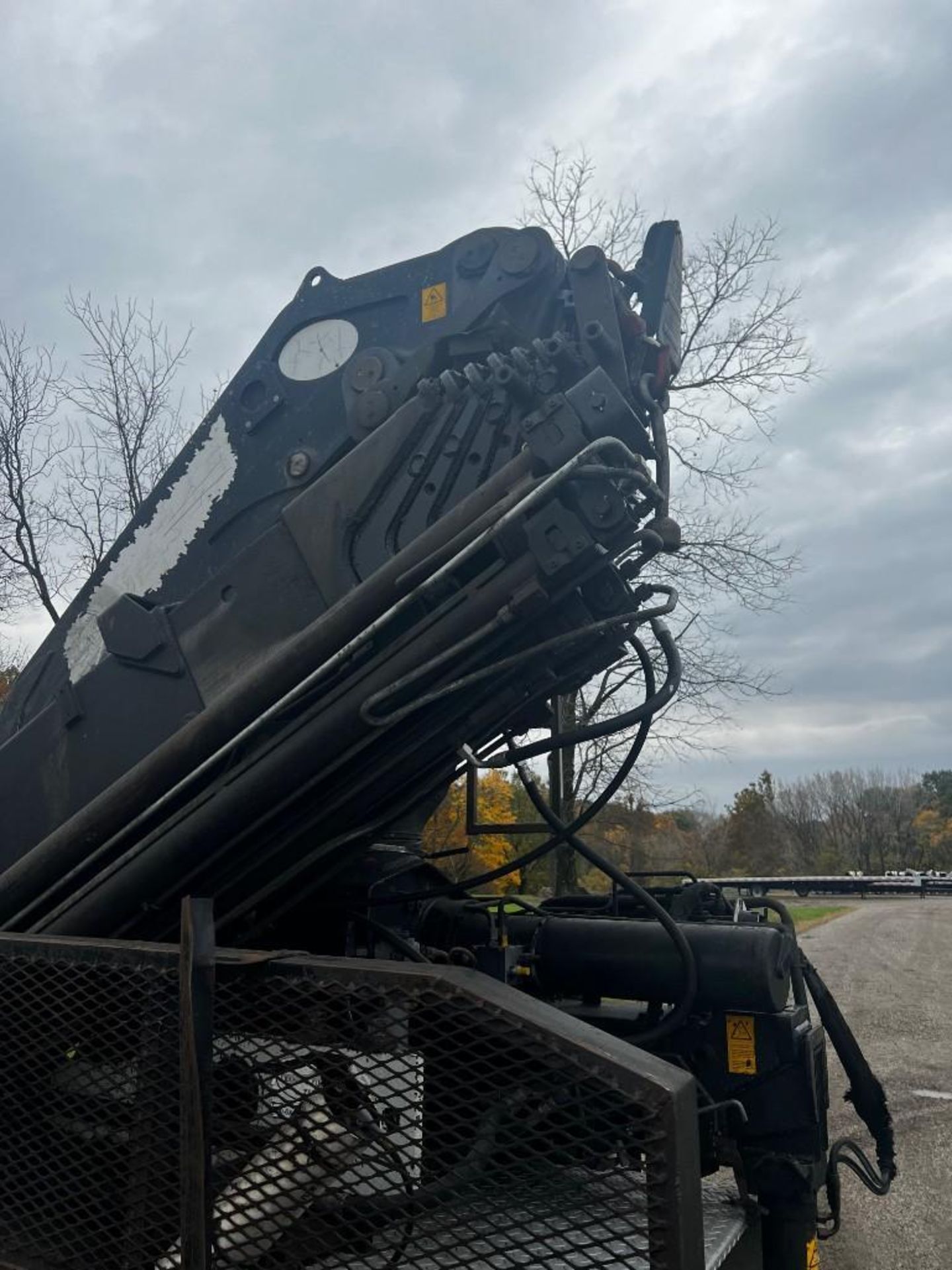 2004 PM 34 knuckle boom mounted on 2004 Peterbilt 330 truck, 8x6, engine: Cummins, transmission: - Image 53 of 53