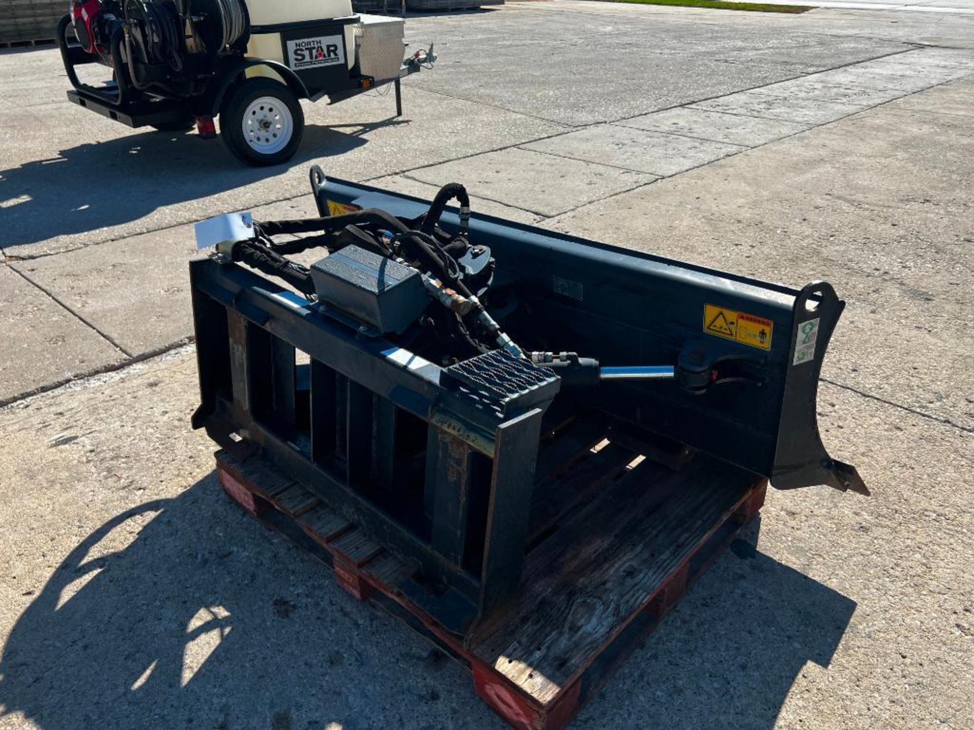 6' CAT Hydraulic Blade Attachment, Model 231-5277, Located in Mt. Pleasant, IA. - Image 2 of 10