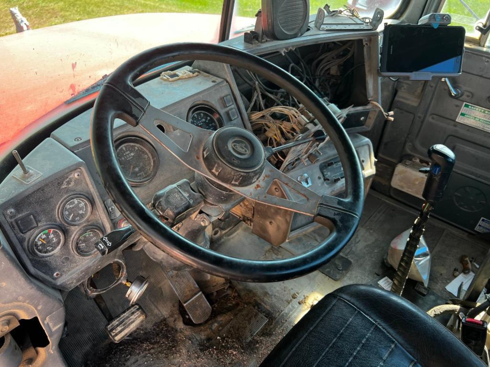 2001 Mack RD690S Concrete Mixer Truck, NON-RUNNING, miles showing: 92k, hours showing: 19,109, Eaton - Image 7 of 17