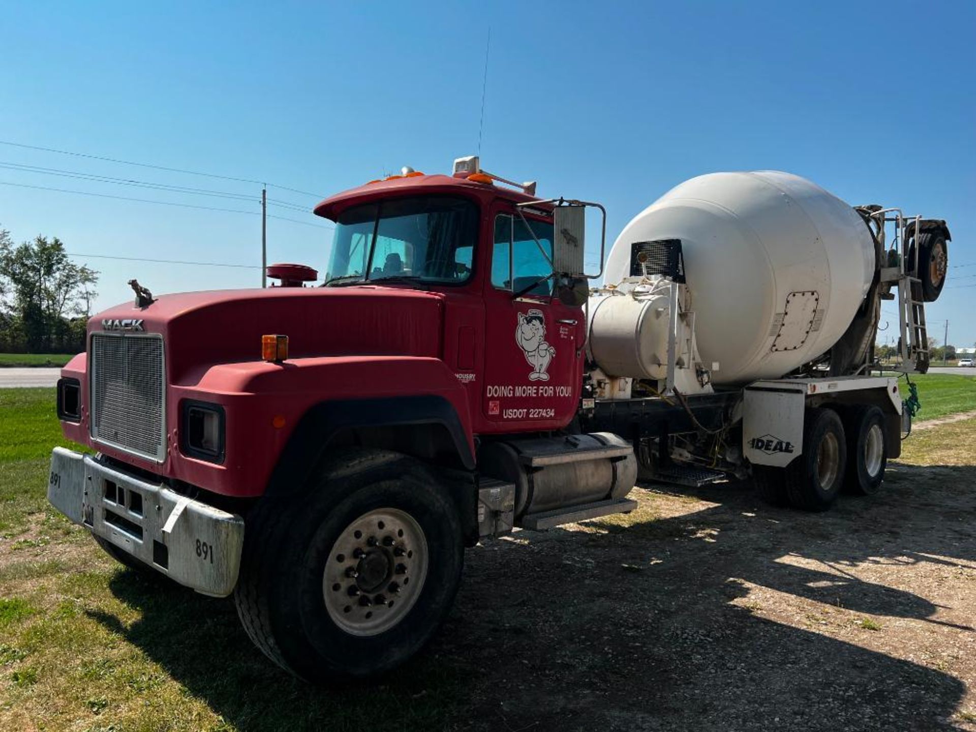 2001 Mack RD690S Concrete Mixer Truck, NON-RUNNING, miles showing: 92k, hours showing: 19,109, Eaton - Image 2 of 17