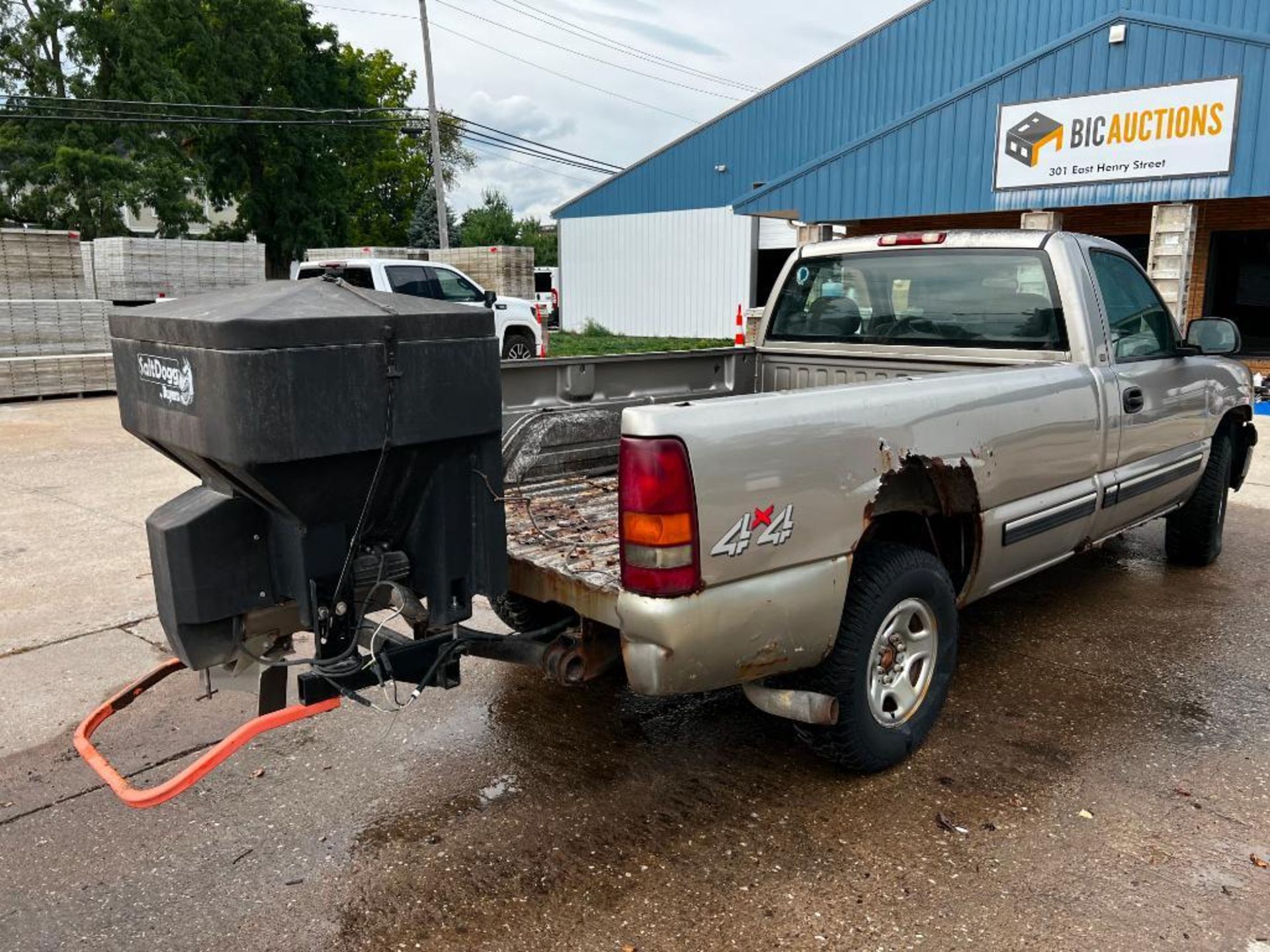 1999 Chevy K1500 Silverado Pick up Truck NON-RUNNING, with Salt Dogg attachment, 4-spd auto w/OD - Image 3 of 14