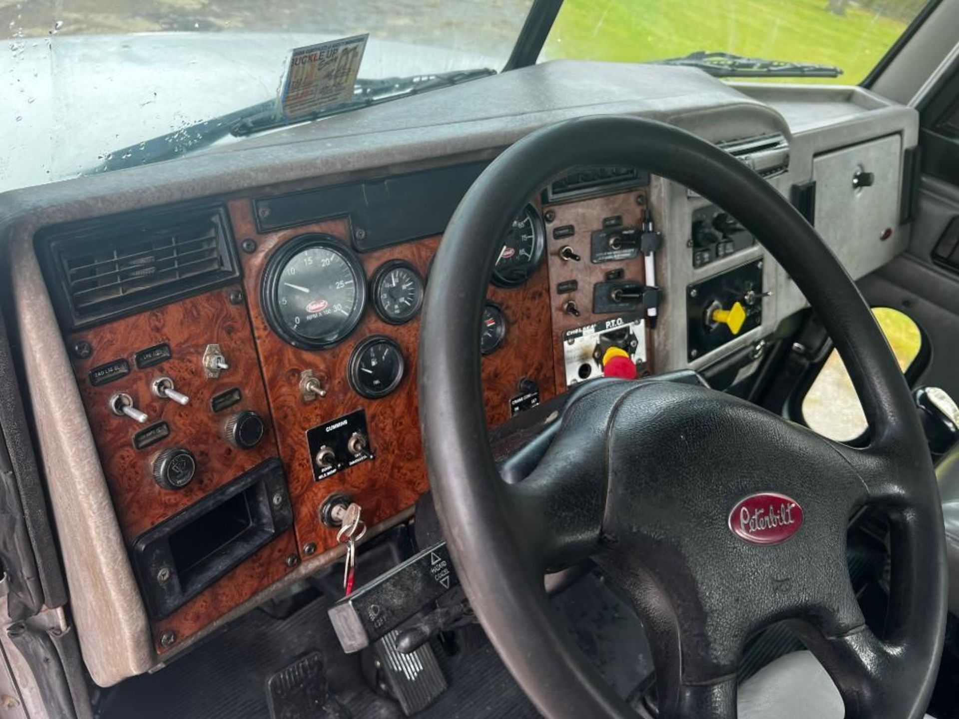 2004 PM 34 knuckle boom mounted on 2004 Peterbilt 330 truck, 8x6, engine: Cummins, transmission: - Image 13 of 53