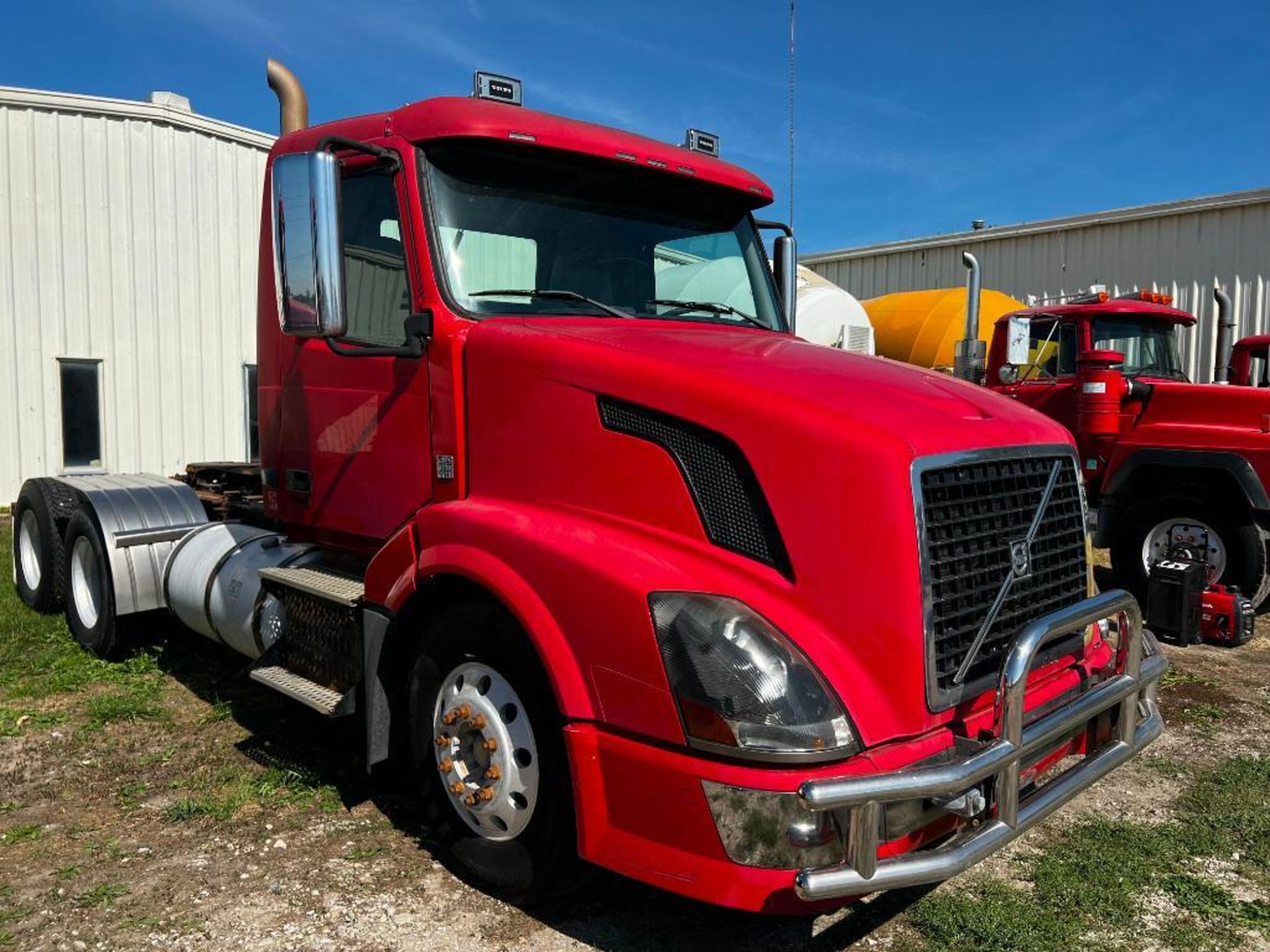 2009 Volvo D13 Tractor/Truck, miles showing 95,814, Easton Fuller 10 Speed Transmission, 435 HP