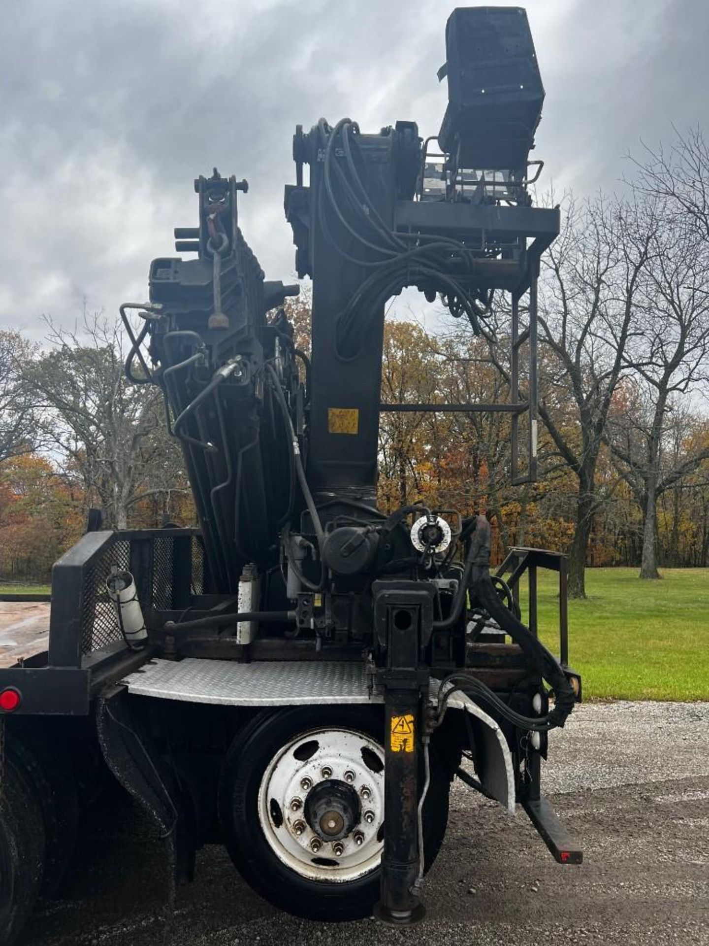 2004 PM 34 knuckle boom mounted on 2004 Peterbilt 330 truck, 8x6, engine: Cummins, transmission: - Image 44 of 53