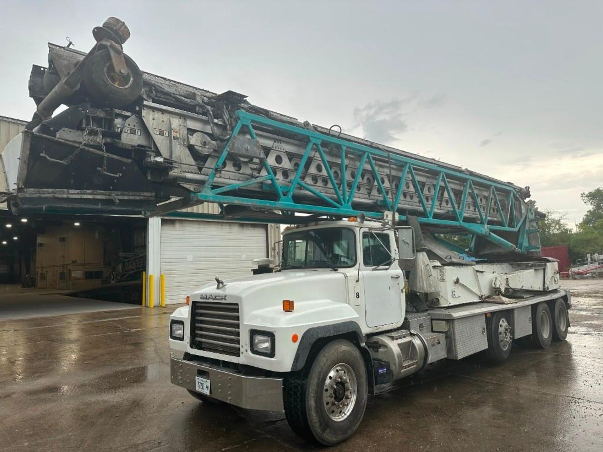 2004 Putzmeister Telebelt TB-105 on 2003 Mack RB600, VIN # 1M2P267C73M066324, engine hours - Image 2 of 44