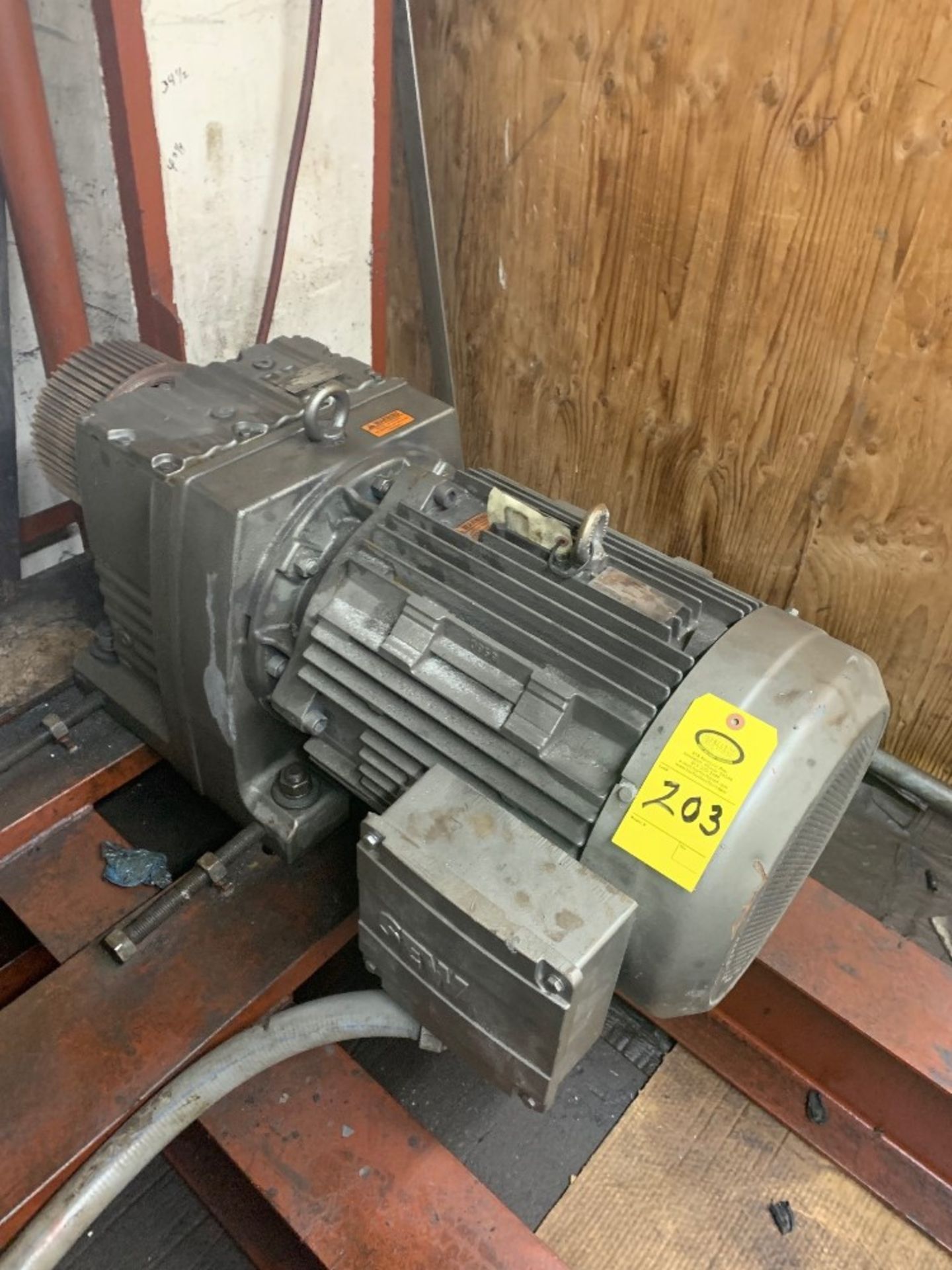 Lot of (2) SEW Gearboxes on 3 phase motors: Required Loading Fee $200.00, Rigger-Norm Pavlish, - Image 2 of 5