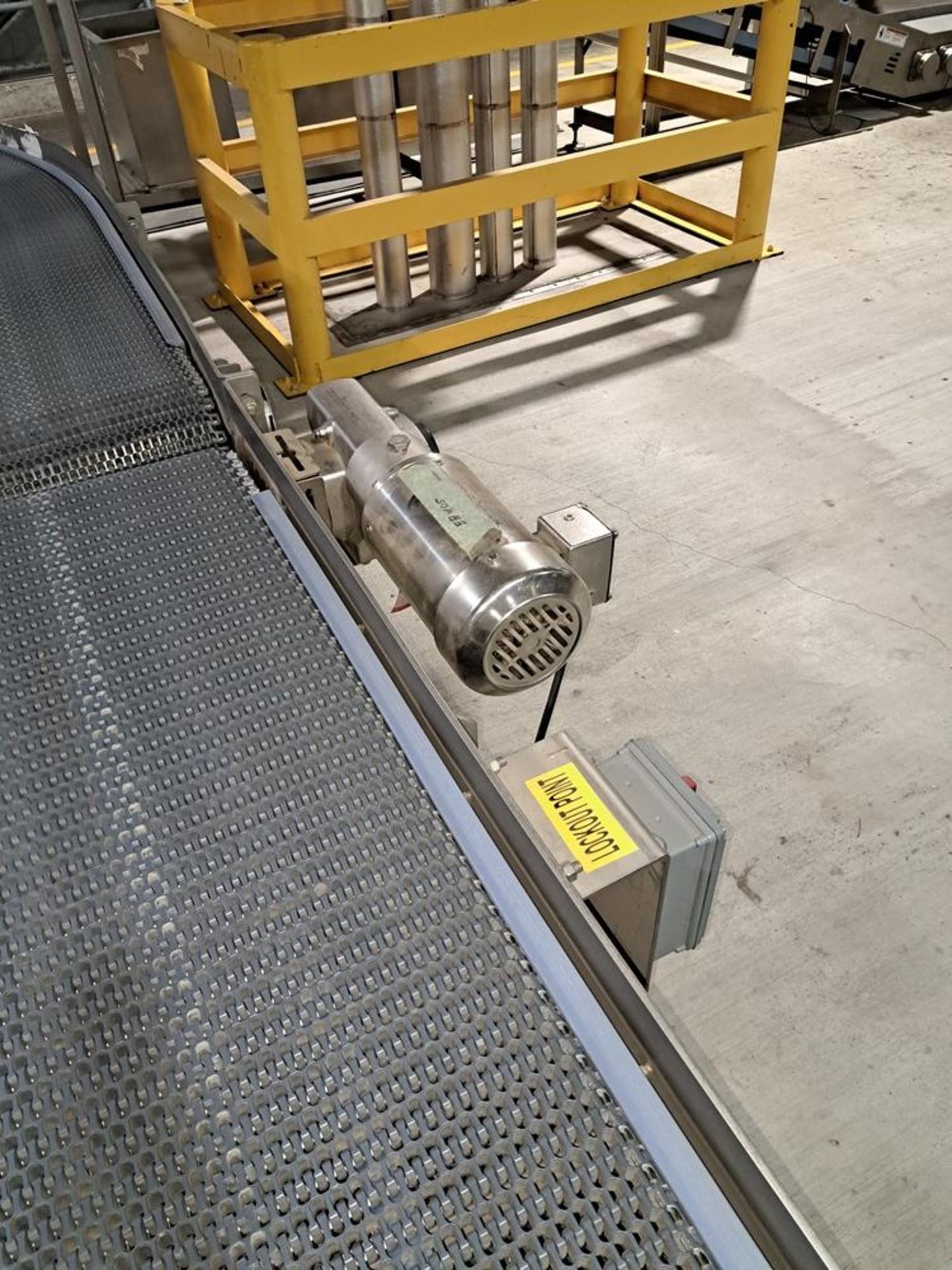 Stainless Steel 90º Conveyor, 20" W X 20' L plastic belt, stainless steel motor 230/460 volts: - Image 3 of 3