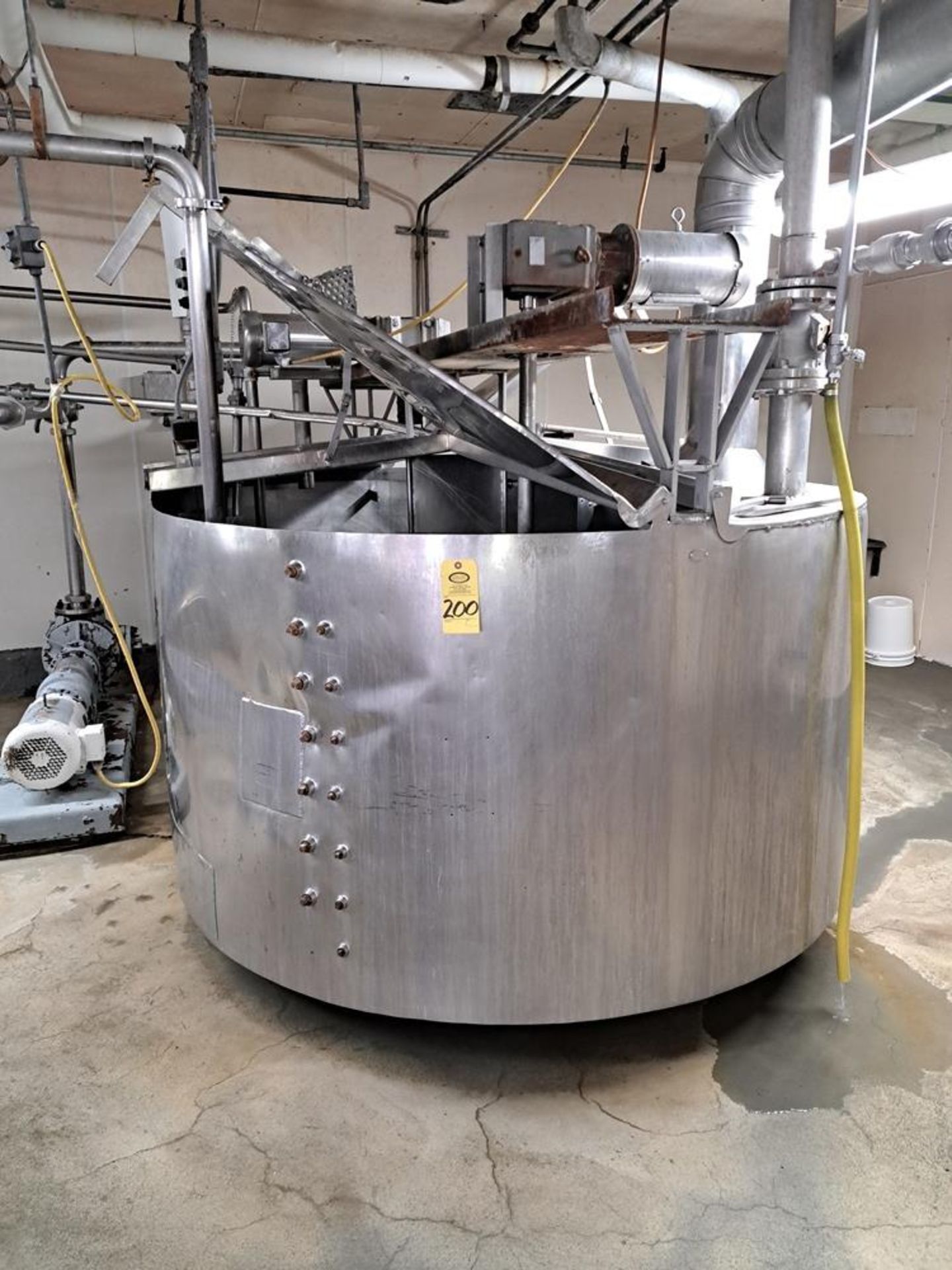 Henry Bergman Stainless Steel Tank, jacketed, 1435 gallons with dual agitation: Required Loading Fee
