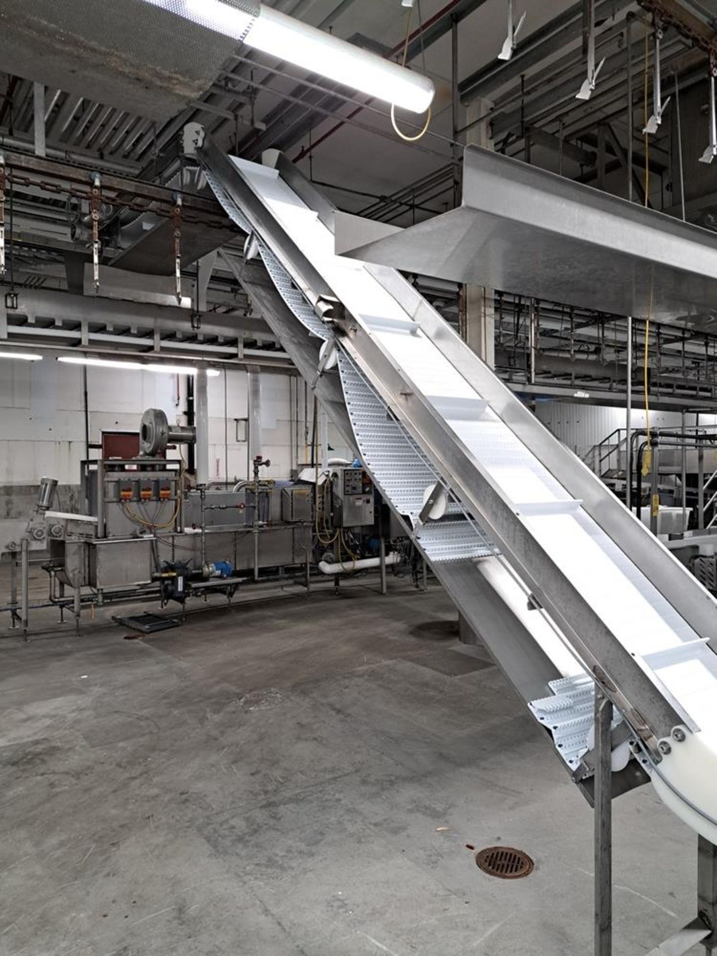 Stainless Steel Conveyor, 20" W X 32' L, 13' discharge, flighted belt, stainless steel, 230/460 volt - Image 4 of 7