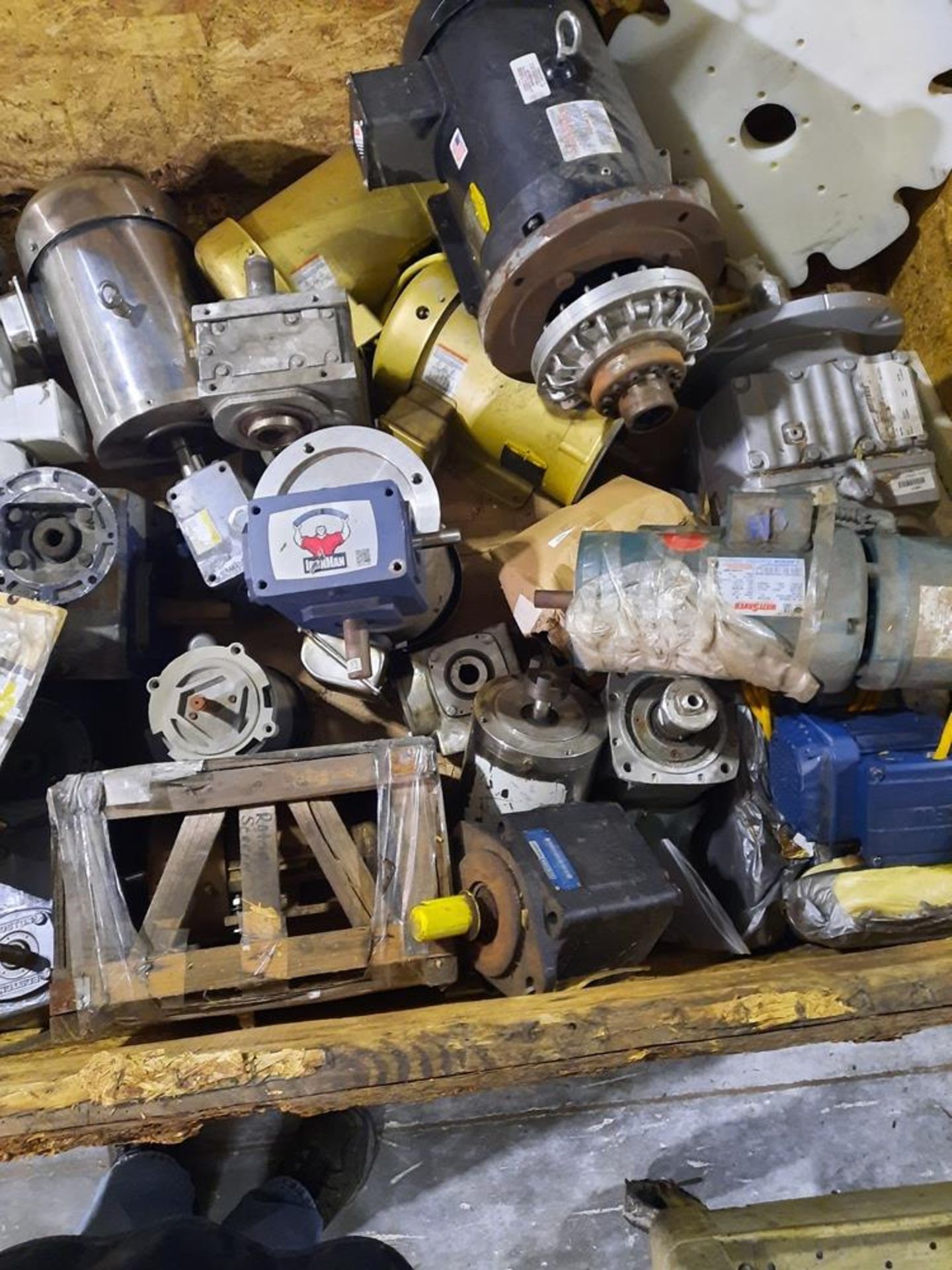 Lot Large Lot Misc. Motors & Geaboxes: Required Loading Fee $50.00, Rigger-Norm Pavlish, Nebraska - Image 3 of 3