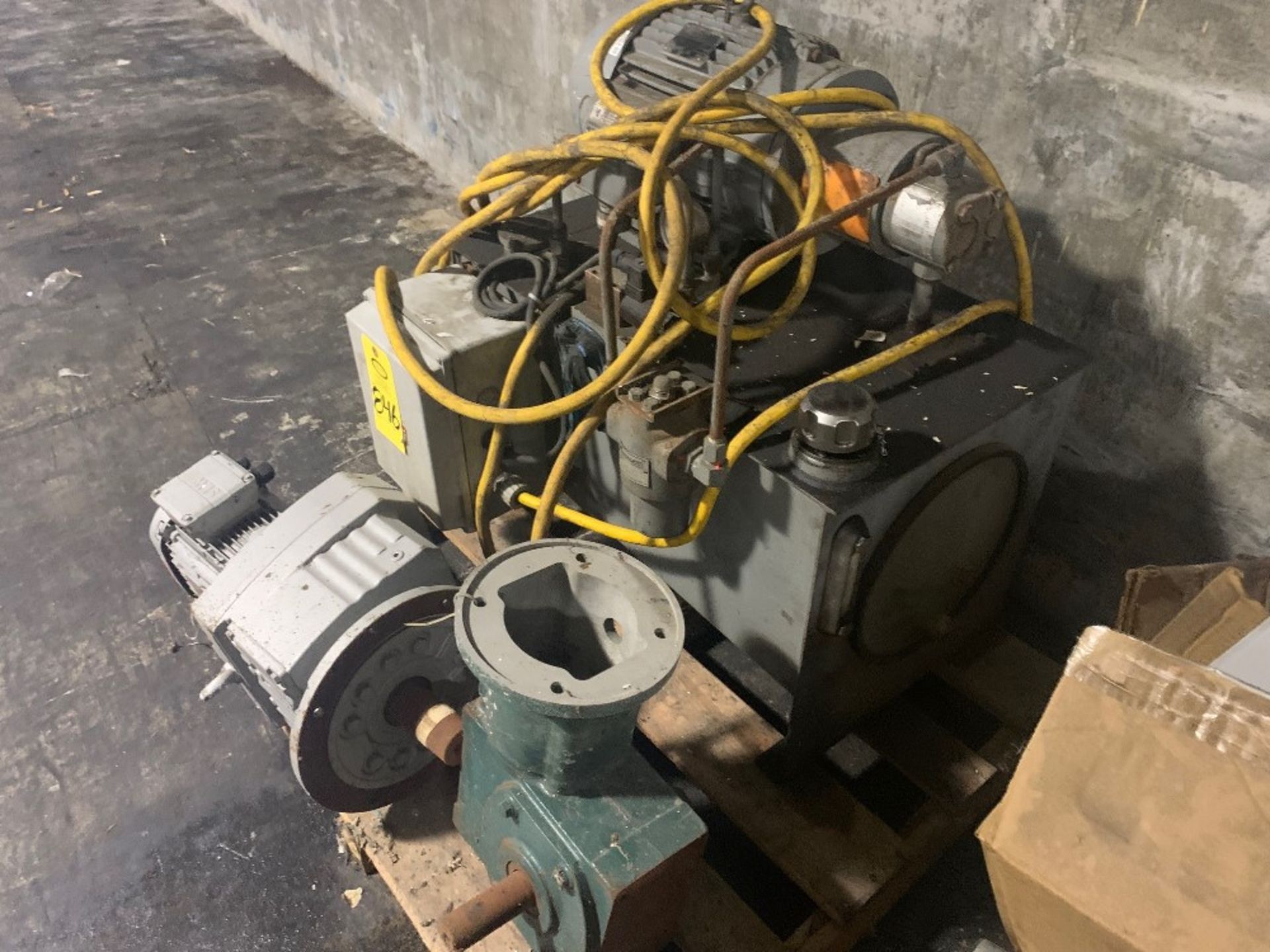 Hydraulic Power Pack, 7.5 h.p., 230/460 volt, 3 phase: Required Loading Fee $75.00, Rigger-Norm