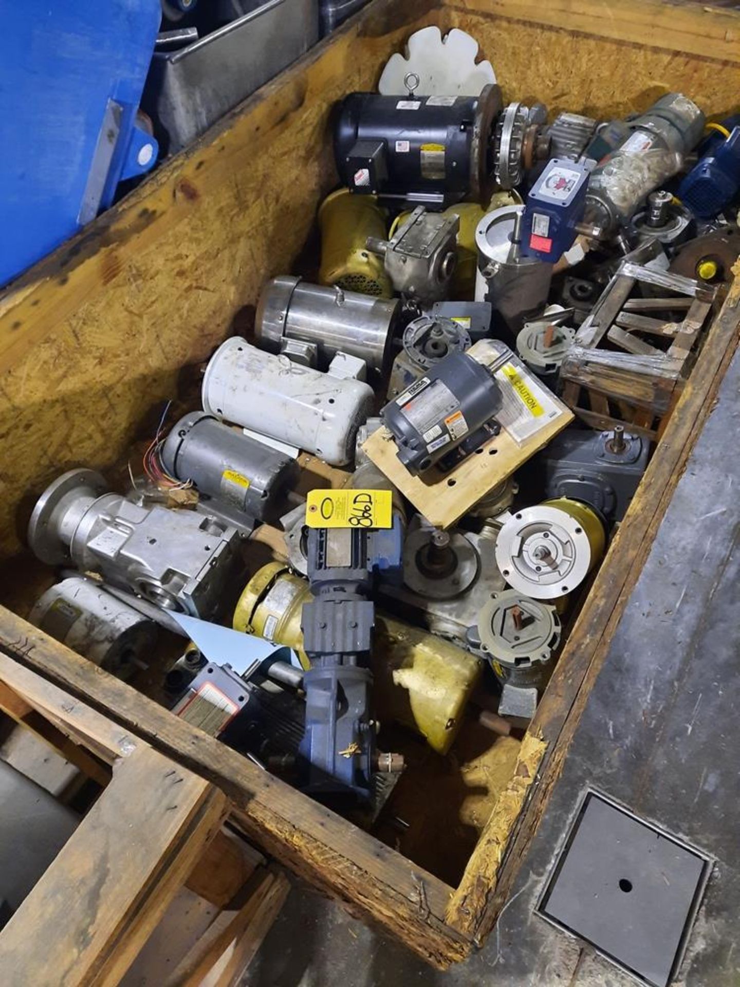 Lot Large Lot Misc. Motors & Geaboxes: Required Loading Fee $50.00, Rigger-Norm Pavlish, Nebraska