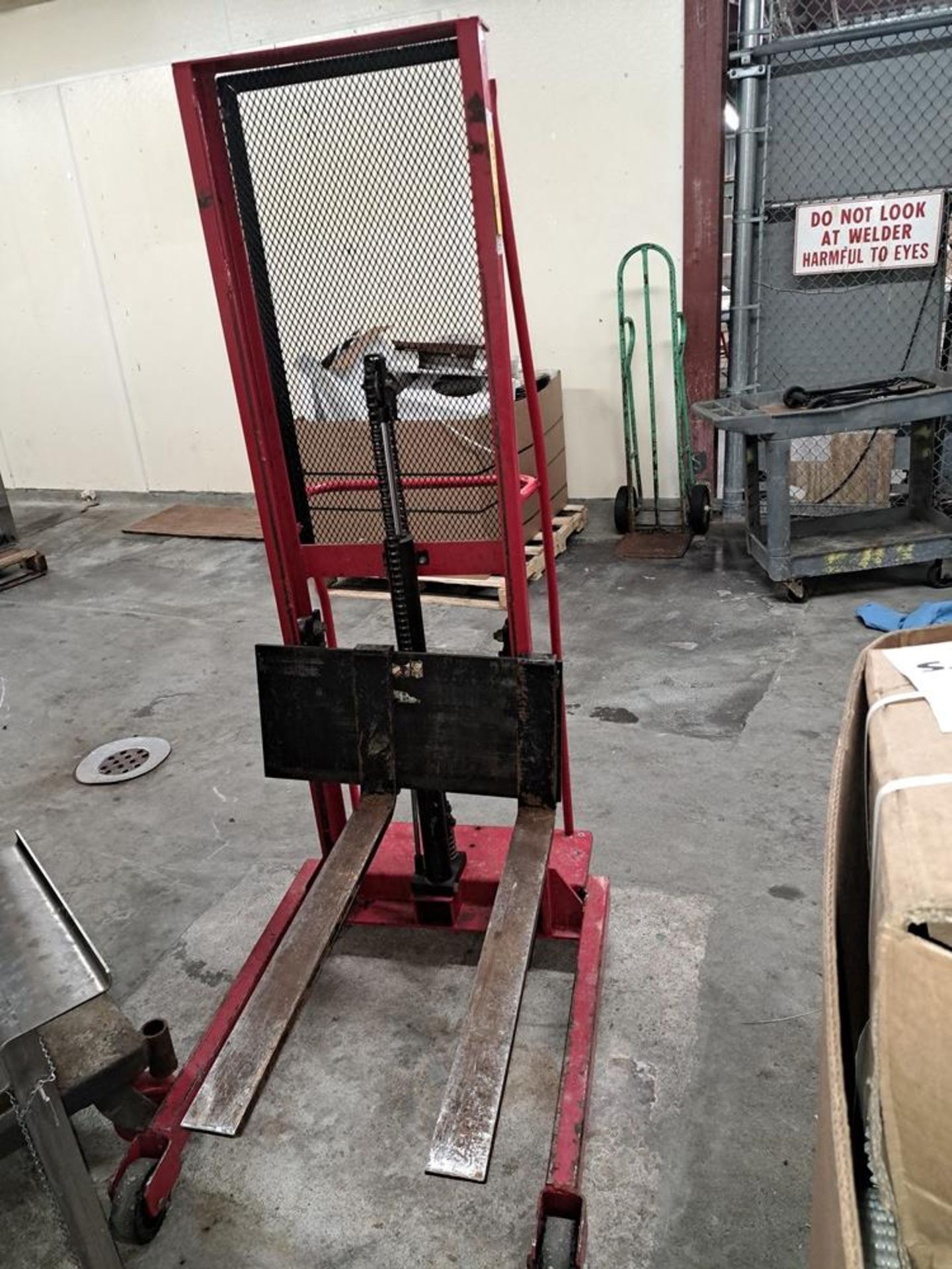 Dayton Mdl. ZMPP8 Portable Lift: Required Loading Fee $25.00, Rigger-Norm Pavlish, Nebraska - Image 2 of 2