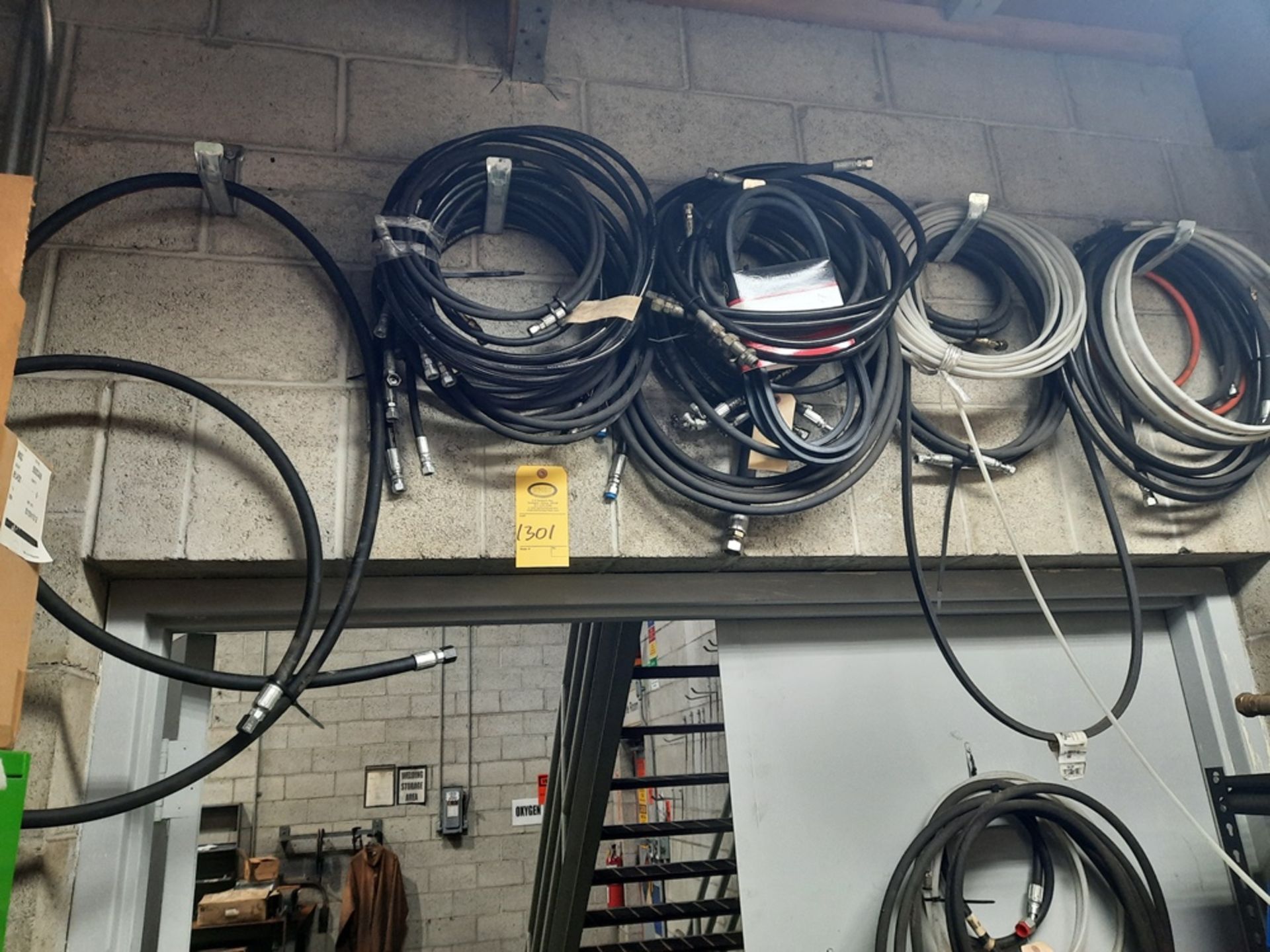 Lot Misc. Hydraulic Hose and V Belts: Required Loading Fee $150.00, Rigger-Norm Pavlish, Nebraska