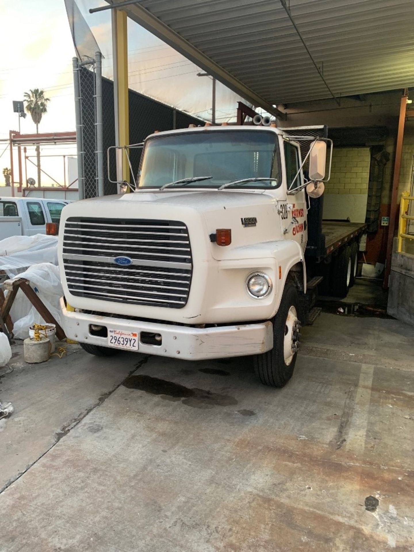 Ford L8000 Diesel Truck, Vin #1FDYY82AINVA22309, Mfg. 02/1992, 281,000 miles, triple axle, 24' - Image 5 of 25