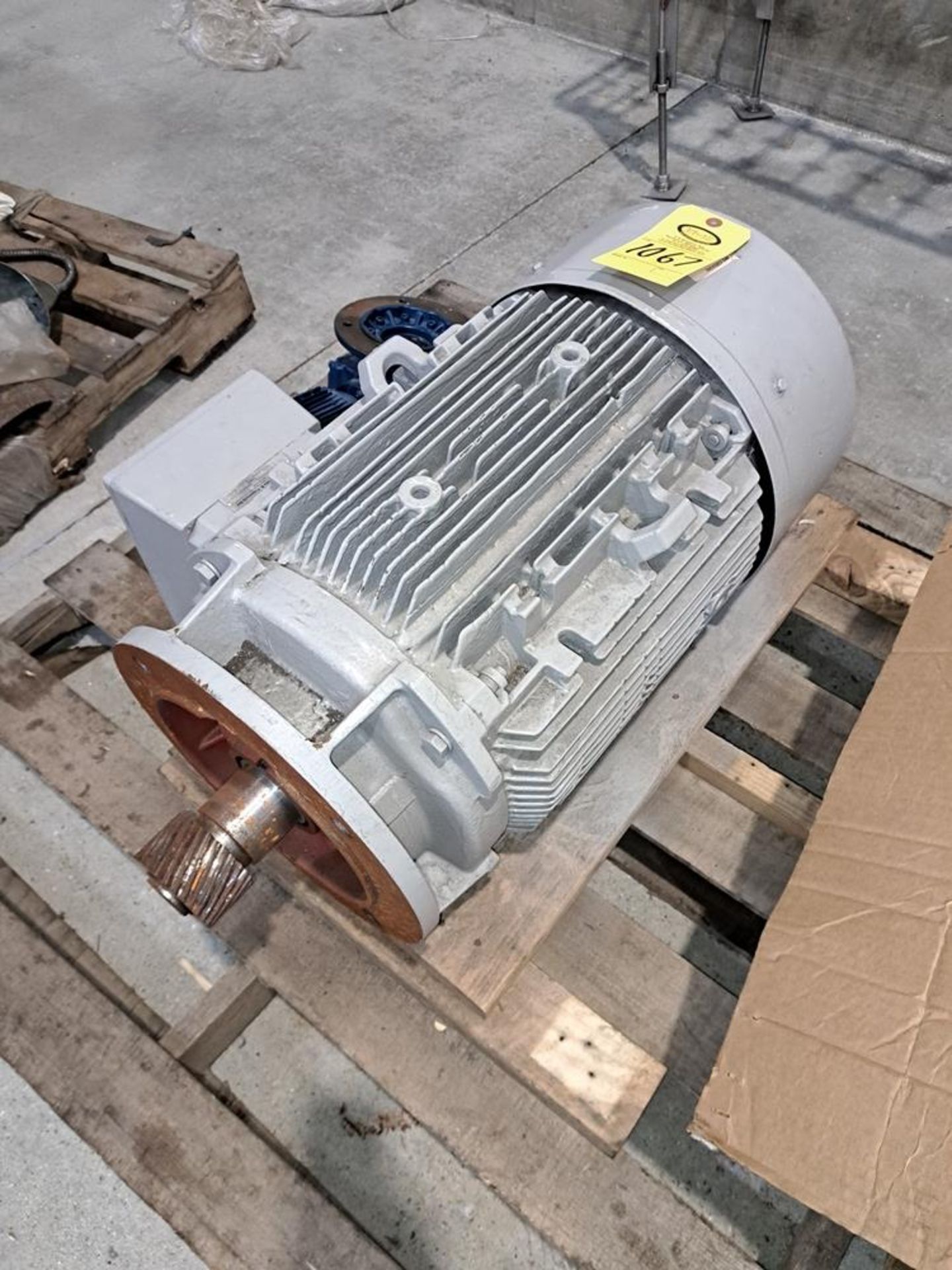 Lot (2) Motors, Gearbox: Required Loading Fee $150.00, Rigger-Norm Pavlish, Nebraska Stainless (