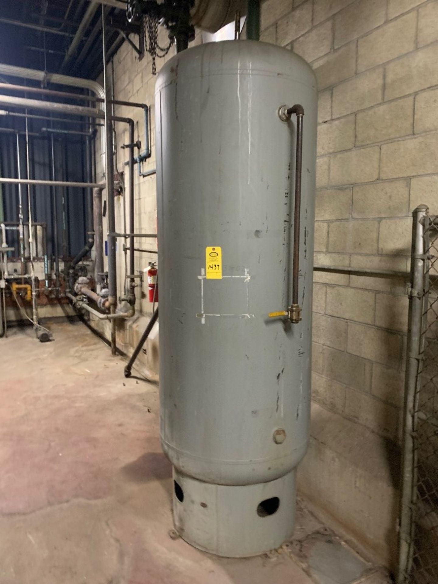 Air Pressure Tank, 36" Dia. X 7' Tall: Required Loading Fee $250.00, Rigger-Norm Pavlish, Nebraska