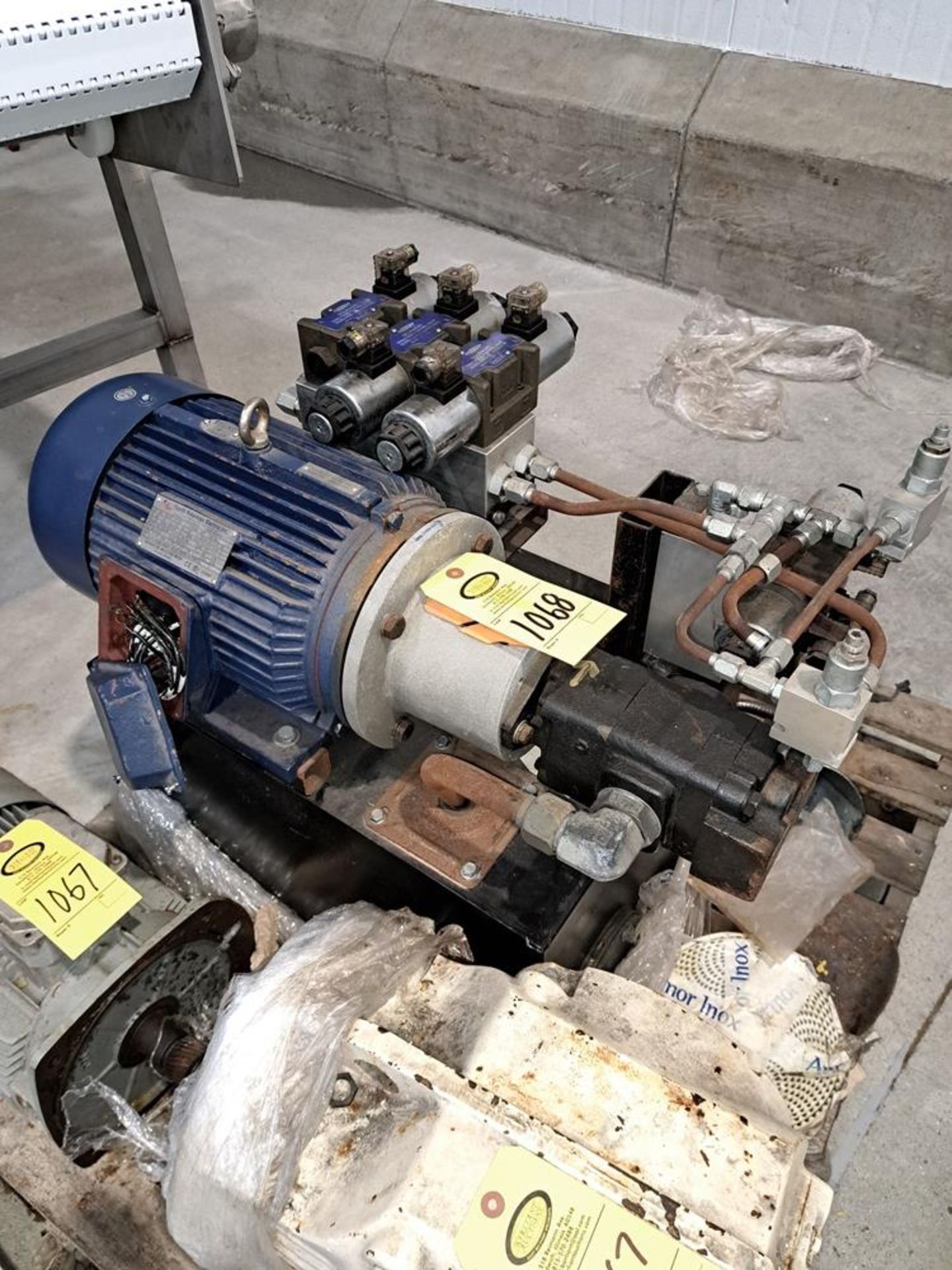 Lot (2) Motors, Gearbox: Required Loading Fee $150.00, Rigger-Norm Pavlish, Nebraska Stainless ( - Image 3 of 4