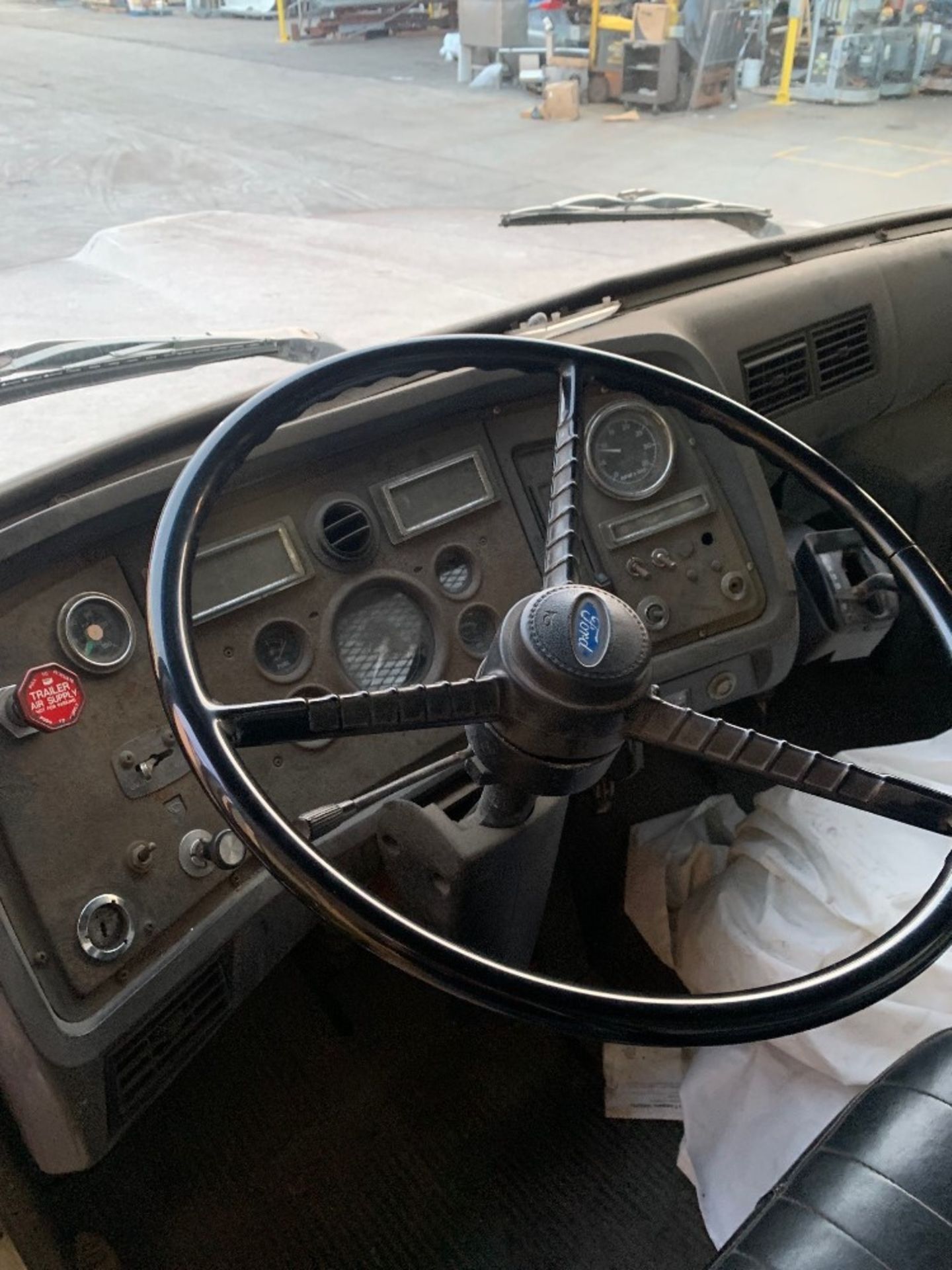 Ford L8000 Diesel Truck, Vin #1FDYY82AINVA22309, Mfg. 02/1992, 281,000 miles, triple axle, 24' - Image 8 of 25