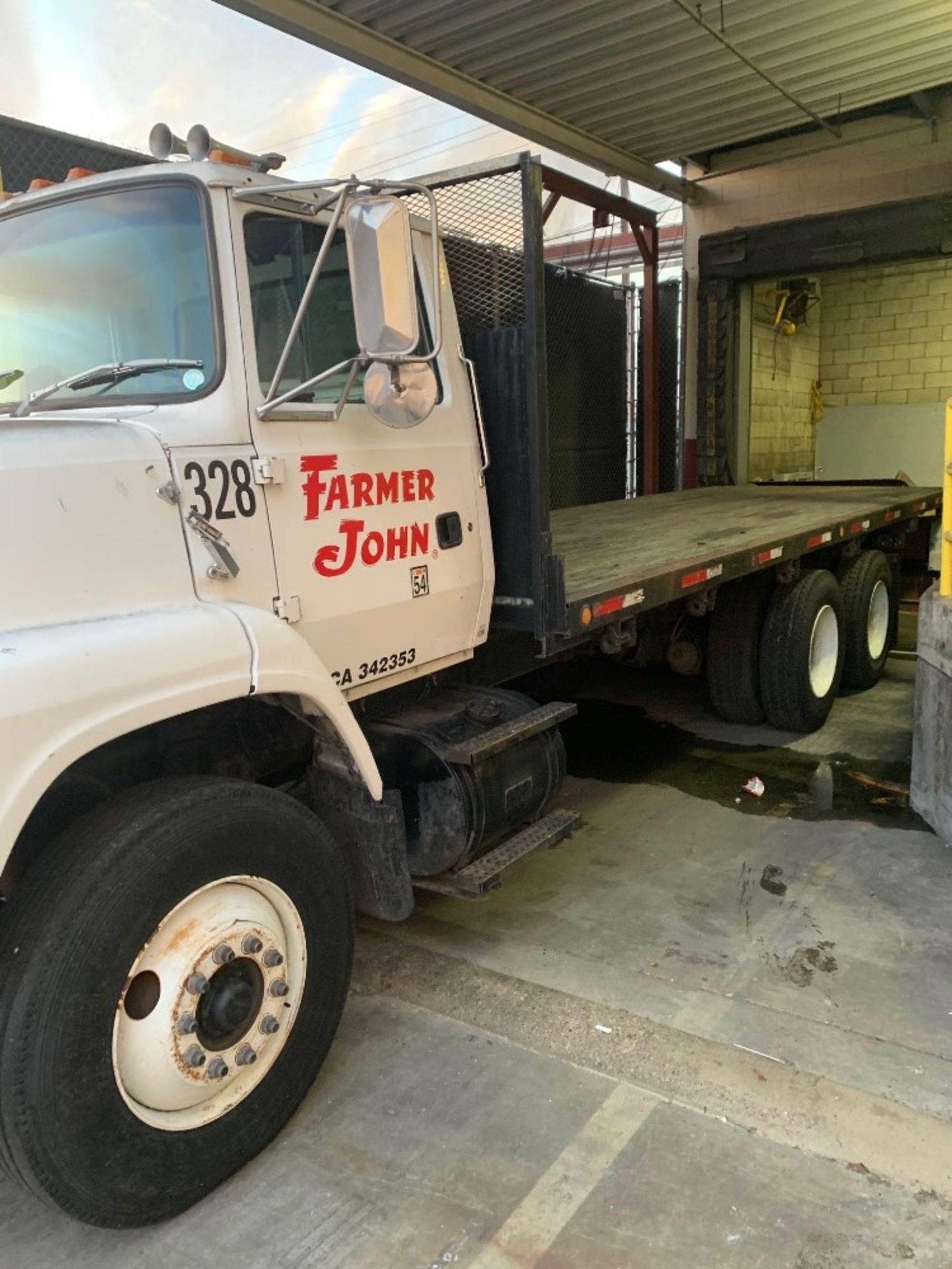 Ford L8000 Diesel Truck, Vin #1FDYY82AINVA22309, Mfg. 02/1992, 281,000 miles, triple axle, 24' - Image 2 of 25