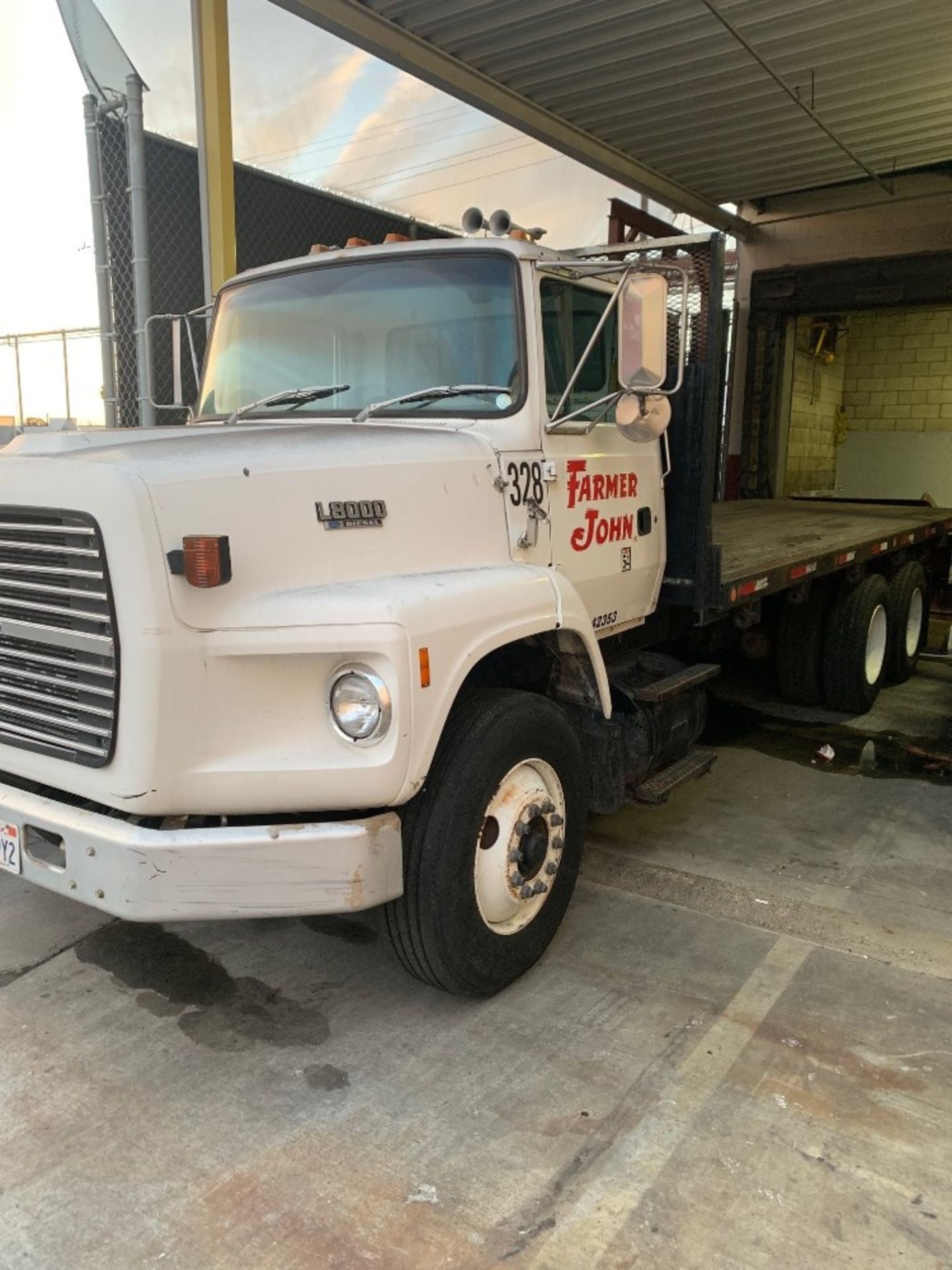 Ford L8000 Diesel Truck, Vin #1FDYY82AINVA22309, Mfg. 02/1992, 281,000 miles, triple axle, 24'