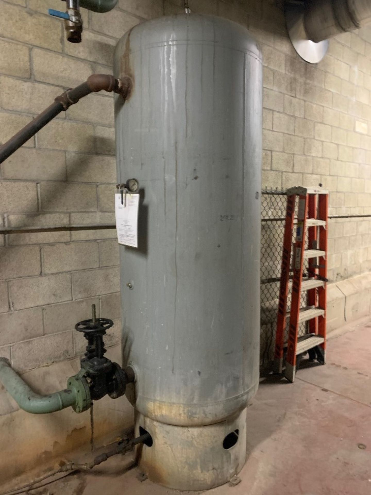 Air Pressure Tank, 36" Dia. X 7' Tall: Required Loading Fee $250.00, Rigger-Norm Pavlish, Nebraska - Image 2 of 2