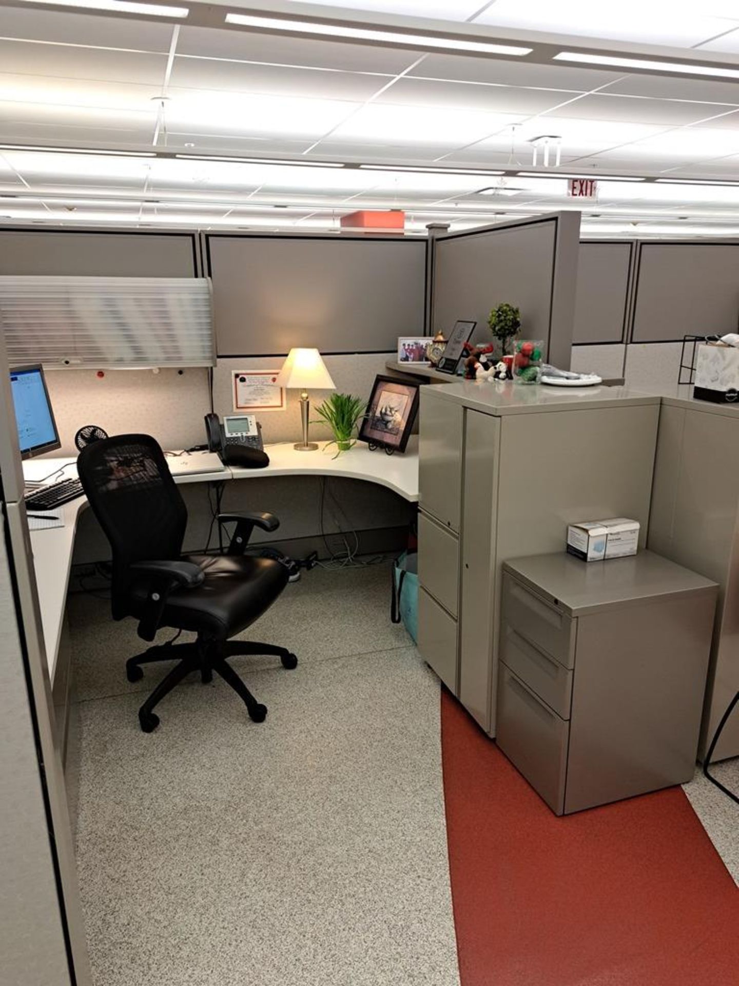 Lot Herman Miller Herman Miller Cubicle Work Stations, 17" W X 36' L, (8) Work Stations, Desks, - Image 9 of 22