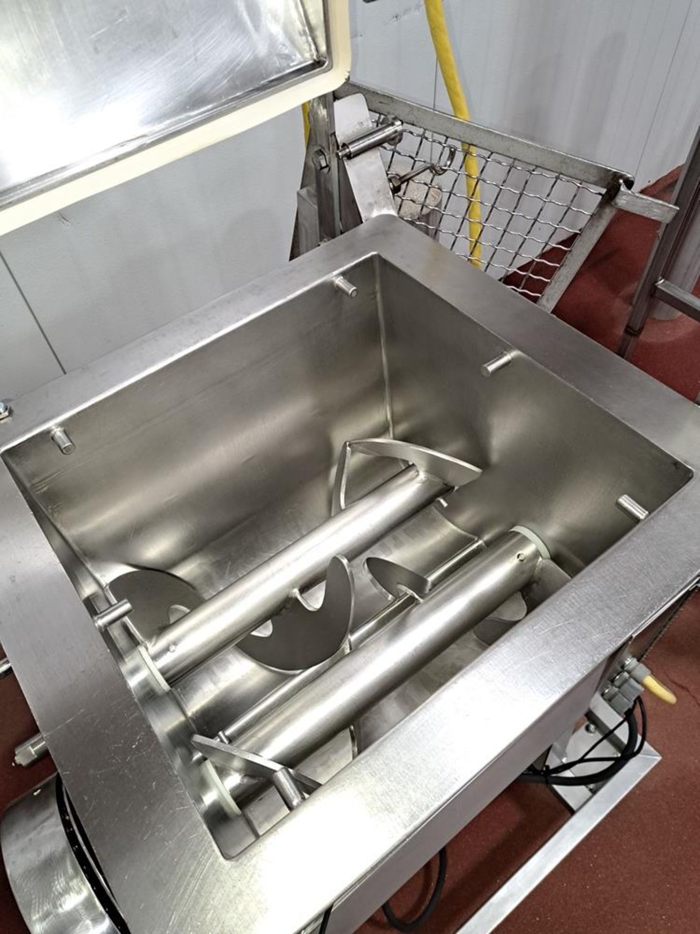 Stainless Steel Dual Shaft Vacuum Blender, 16" W X 17" L X 12" D bowl, tilt out discharge-Removal Is - Image 2 of 5