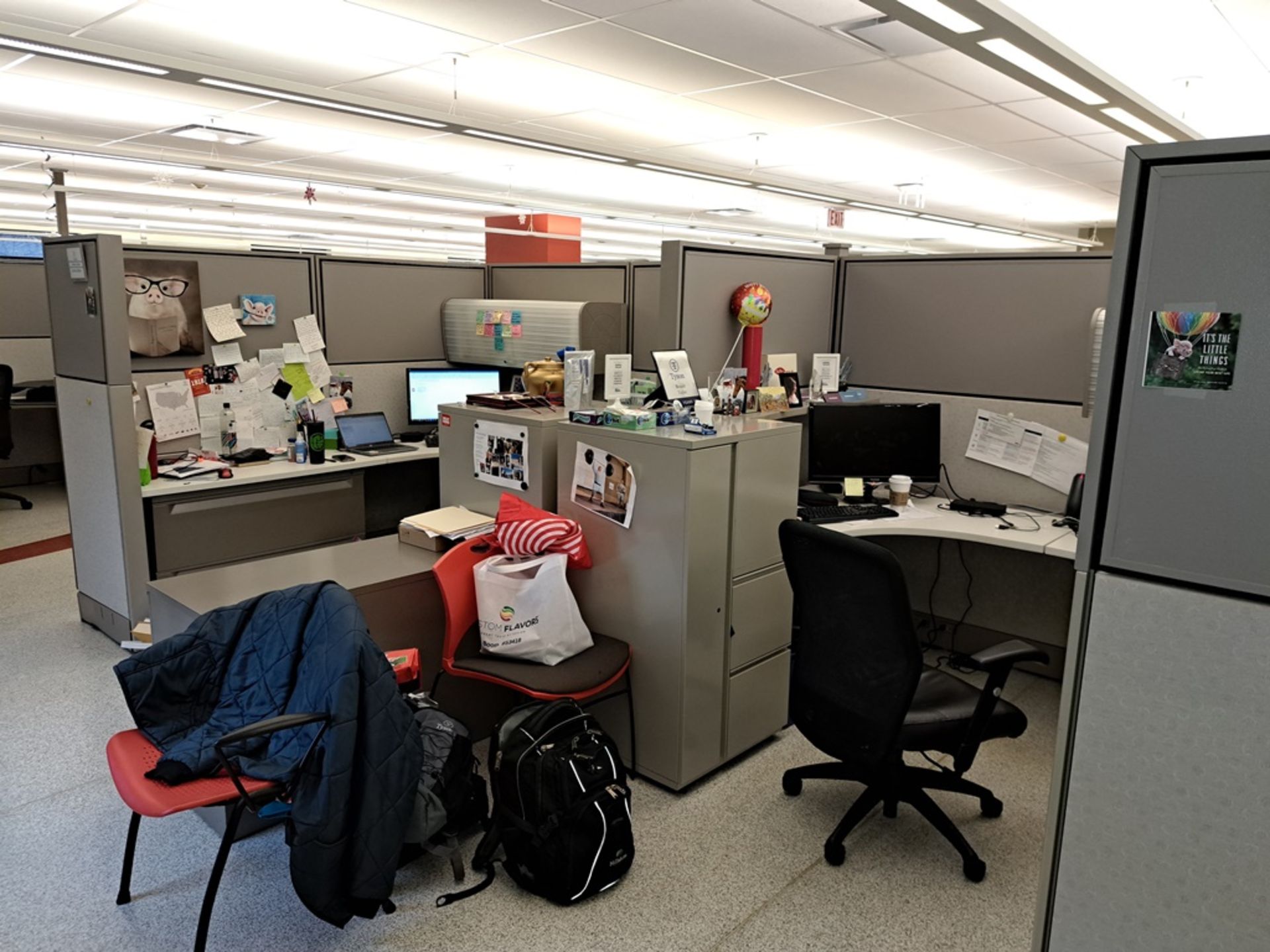 Lot Herman Miller Herman Miller Cubicle Work Stations, 17" W X 36' L, (8) Work Stations, Desks, - Image 10 of 22