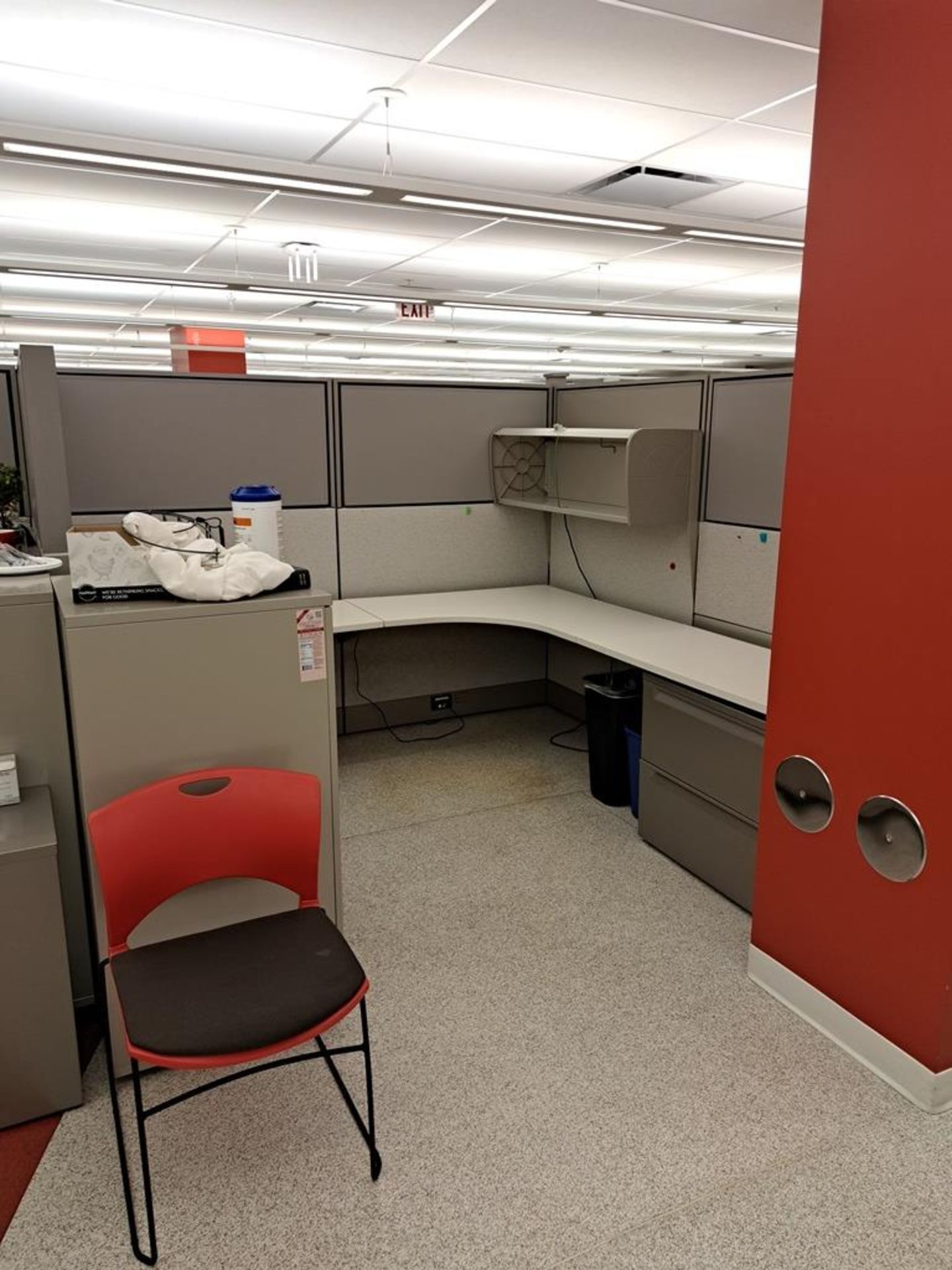 Lot Herman Miller Herman Miller Cubicle Work Stations, 17" W X 36' L, (8) Work Stations, Desks, - Image 6 of 22