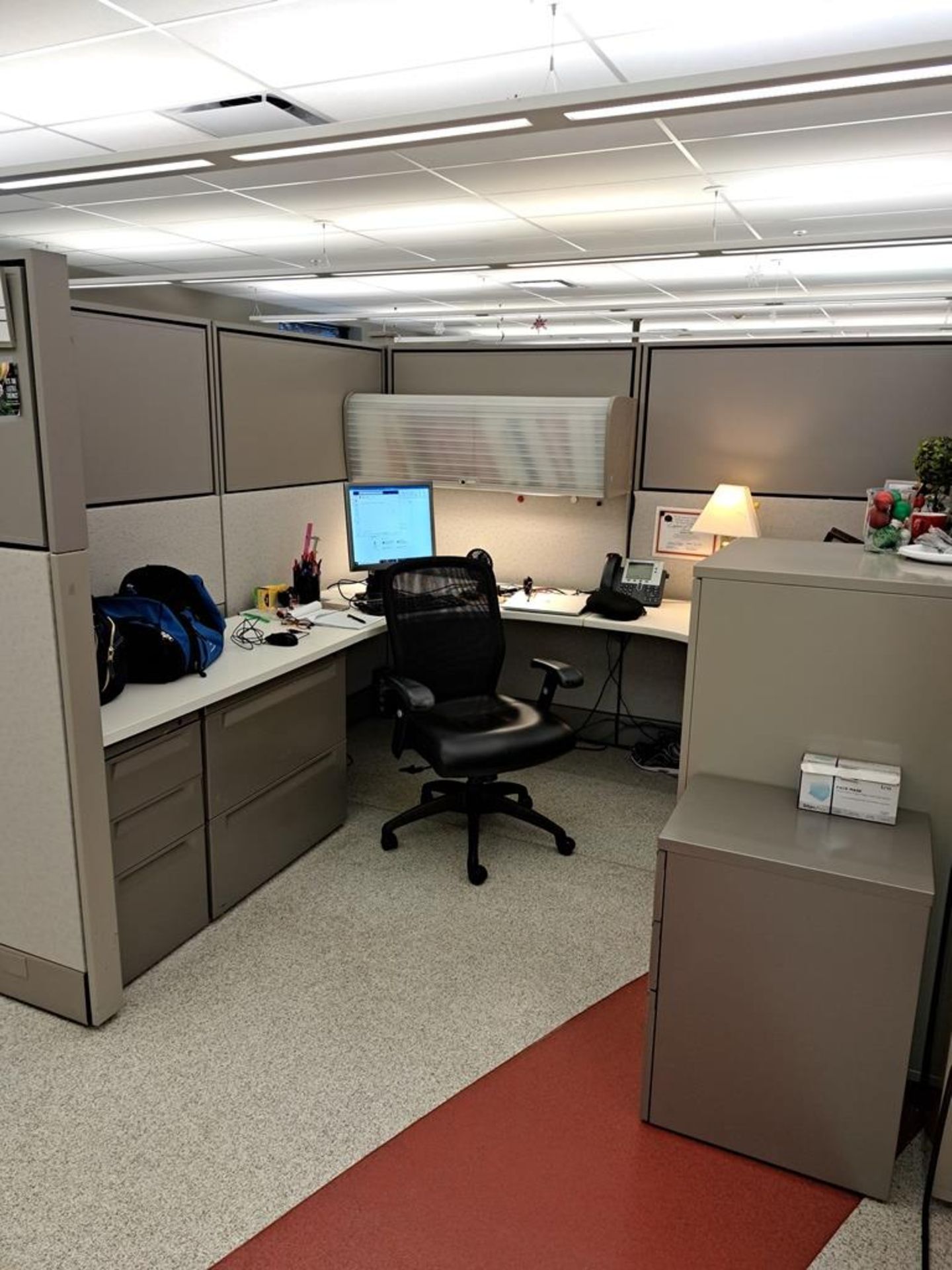 Lot Herman Miller Herman Miller Cubicle Work Stations, 17" W X 36' L, (8) Work Stations, Desks, - Image 8 of 22