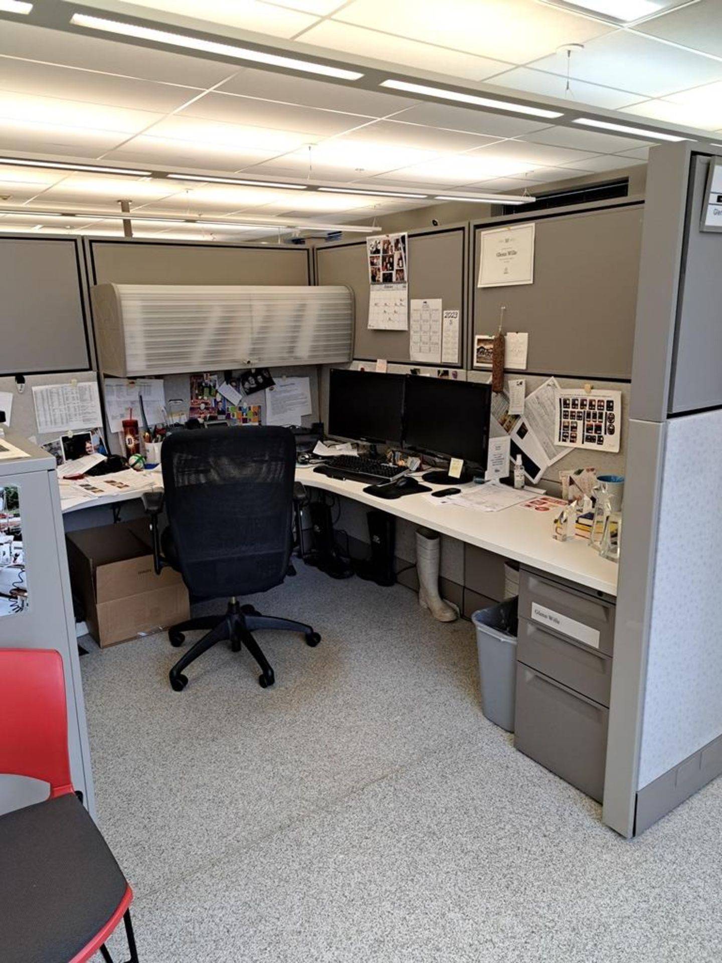 Lot Herman Miller Cubicle Work Stations, 17" W X 57' L, (12) Work Stations, Desks, Chairs, File - Image 23 of 32