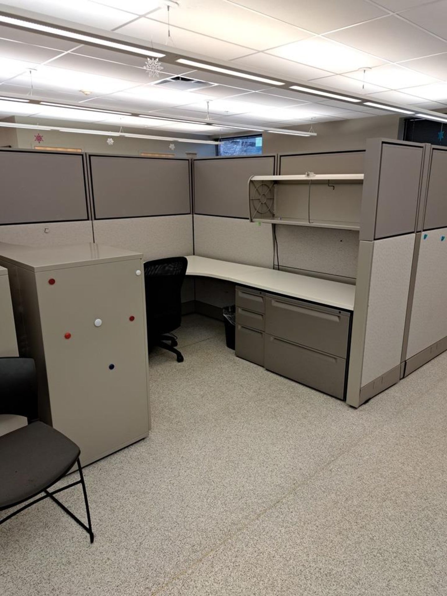 Lot Herman Miller Herman Miller Cubicle Work Stations, 17" W X 36' L, (8) Work Stations, Desks, - Image 18 of 22