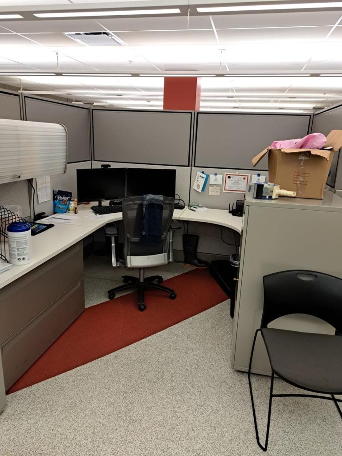 Lot Herman Miller Herman Miller Cubicle Work Stations, 17" W X 36' L, (8) Work Stations, Desks, - Image 21 of 22