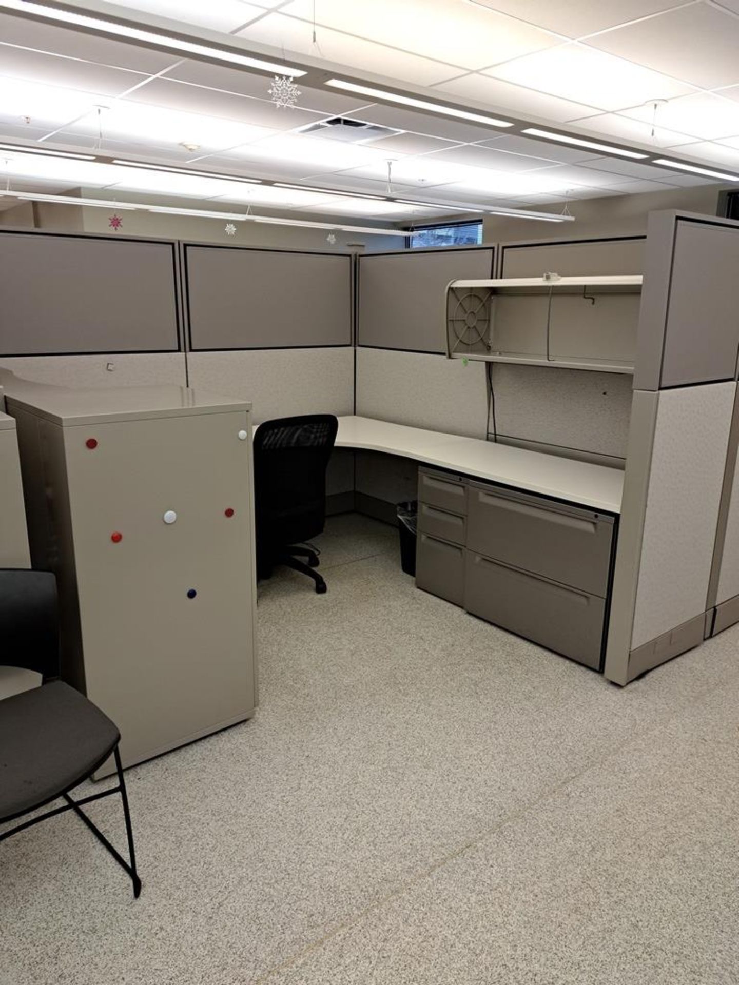 Lot Herman Miller Herman Miller Cubicle Work Stations, 17" W X 36' L, (8) Work Stations, Desks, - Image 22 of 22