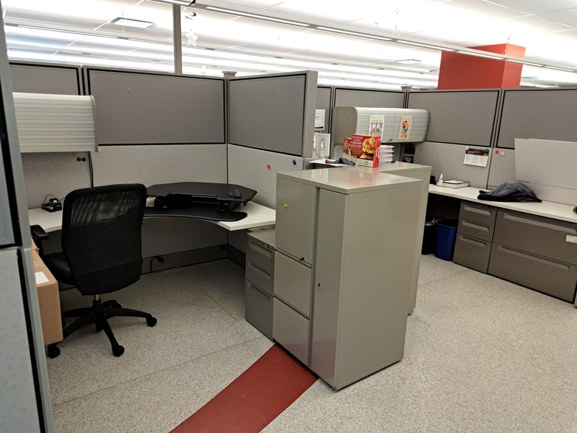 Lot Herman Miller Herman Miller Cubicle Work Stations, 17" W X 36' L, (8) Work Stations, Desks, - Image 16 of 22