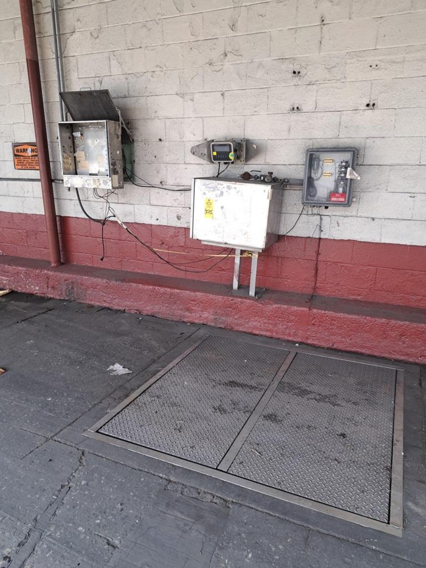 Lot Stainless Steel Floor Scale, 5' X 5' platform, Avery Weigh Tronix ZM301 Digital Readout,