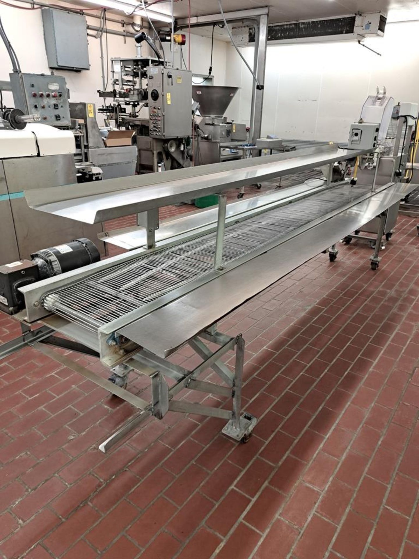 Portable Stainless Steel Pack-Off Conveyor, 38" W X 146" L, 15" wide stainless steel center belt, - Image 3 of 5