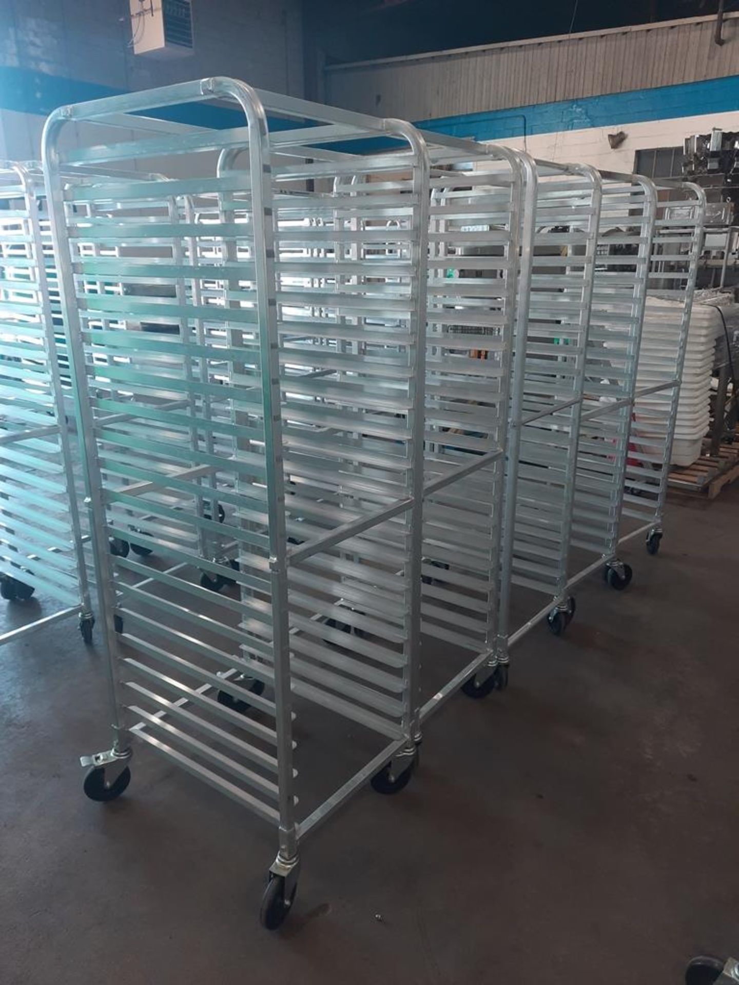 Aluminum Bakers Carts, 20-pan capacity, (18" X 26" pan), 21 1/2" W X 26" L X 70" T, 3" spacing,