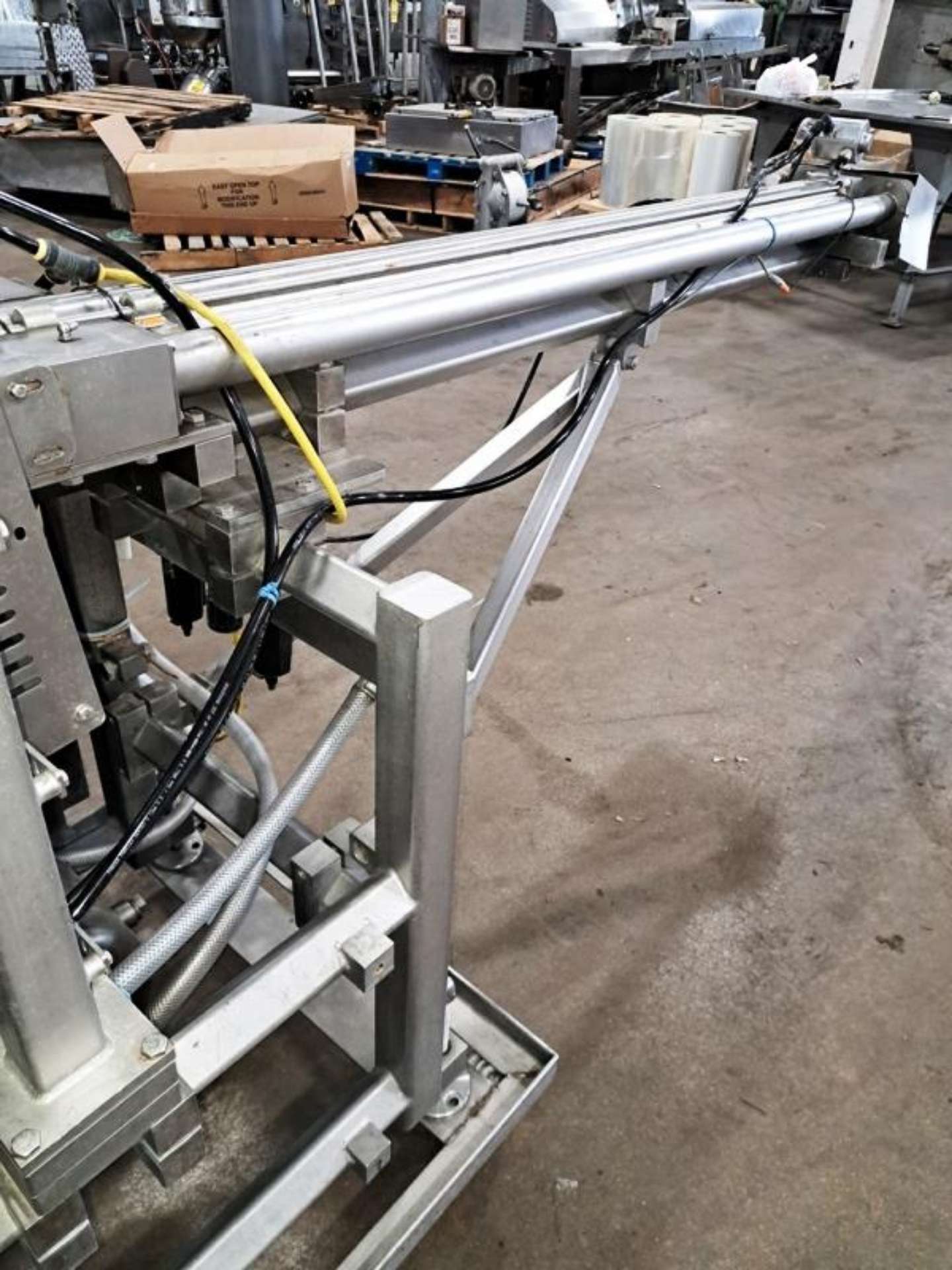 Tipper-Tie Mdl. TN2001 Automatic Netting System, plastic belt, infeed ...